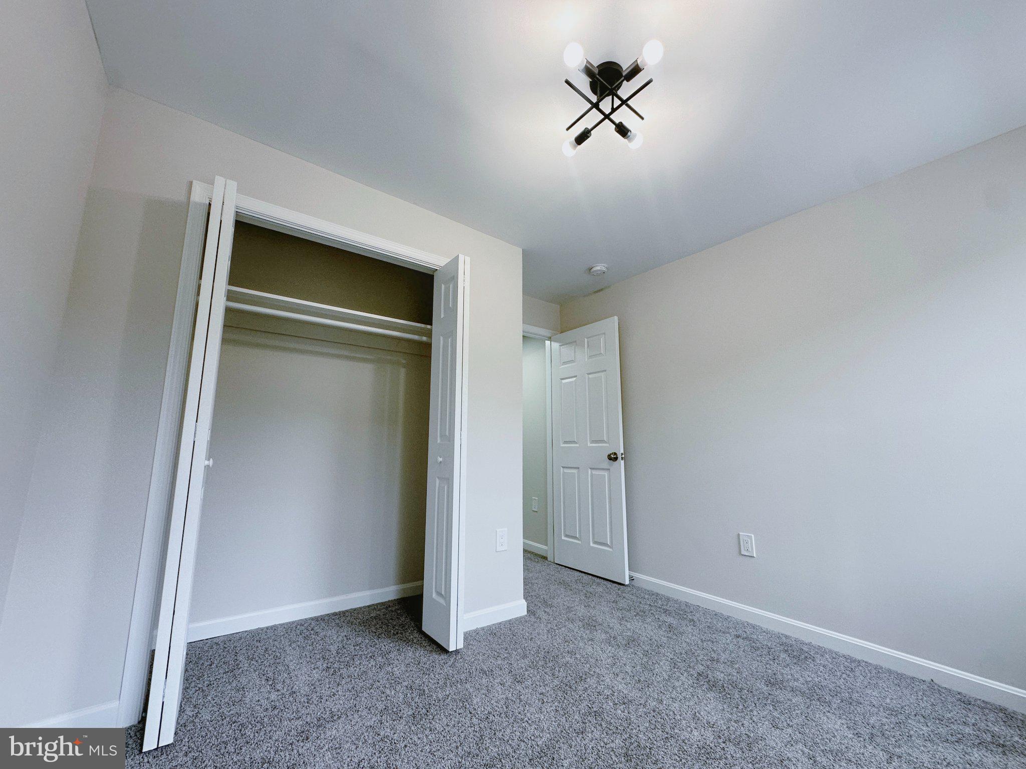 HOLLINS MARKET - Residential