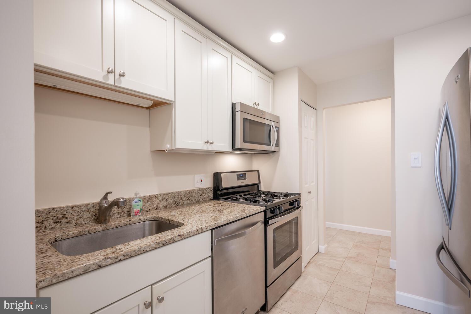 1954 KENNEDY DRIVE 201