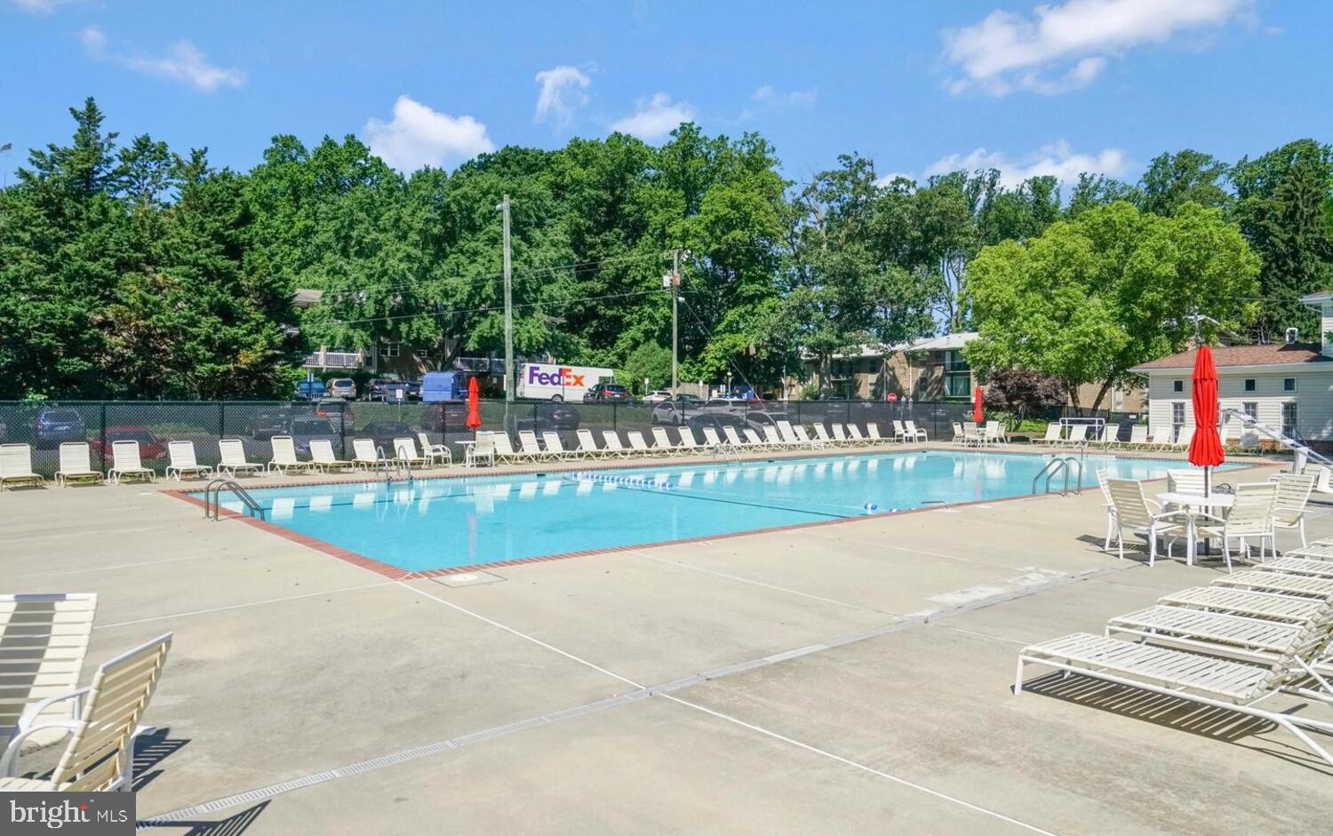 MC LEAN CHASE - Residential