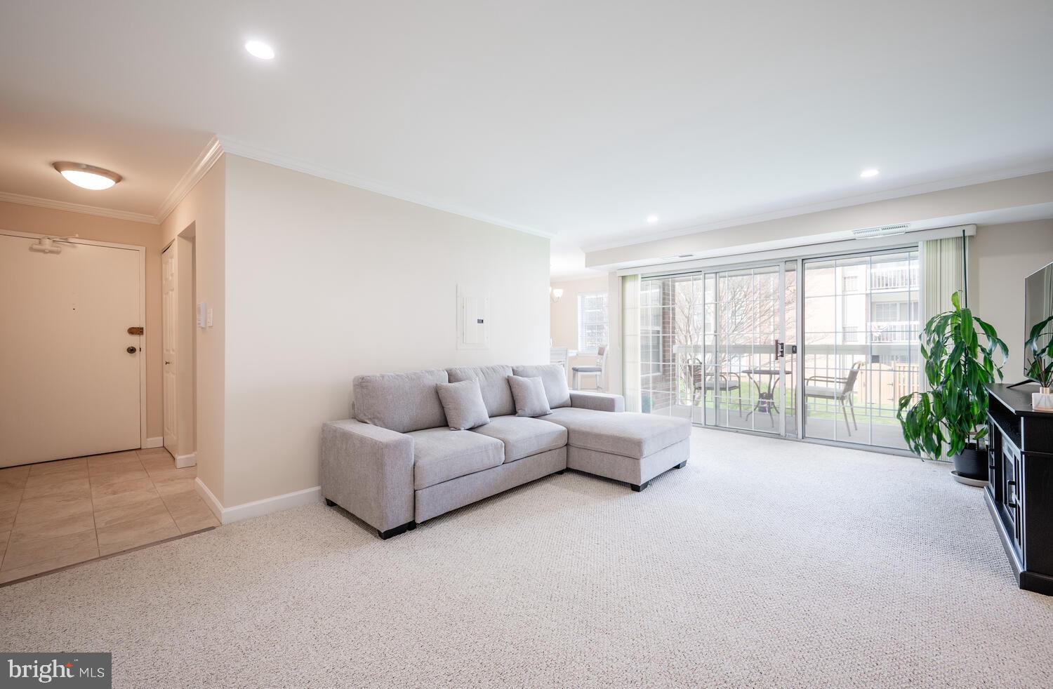 1954 KENNEDY DRIVE 201