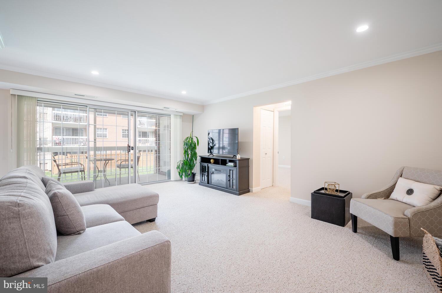 1954 KENNEDY DRIVE 201