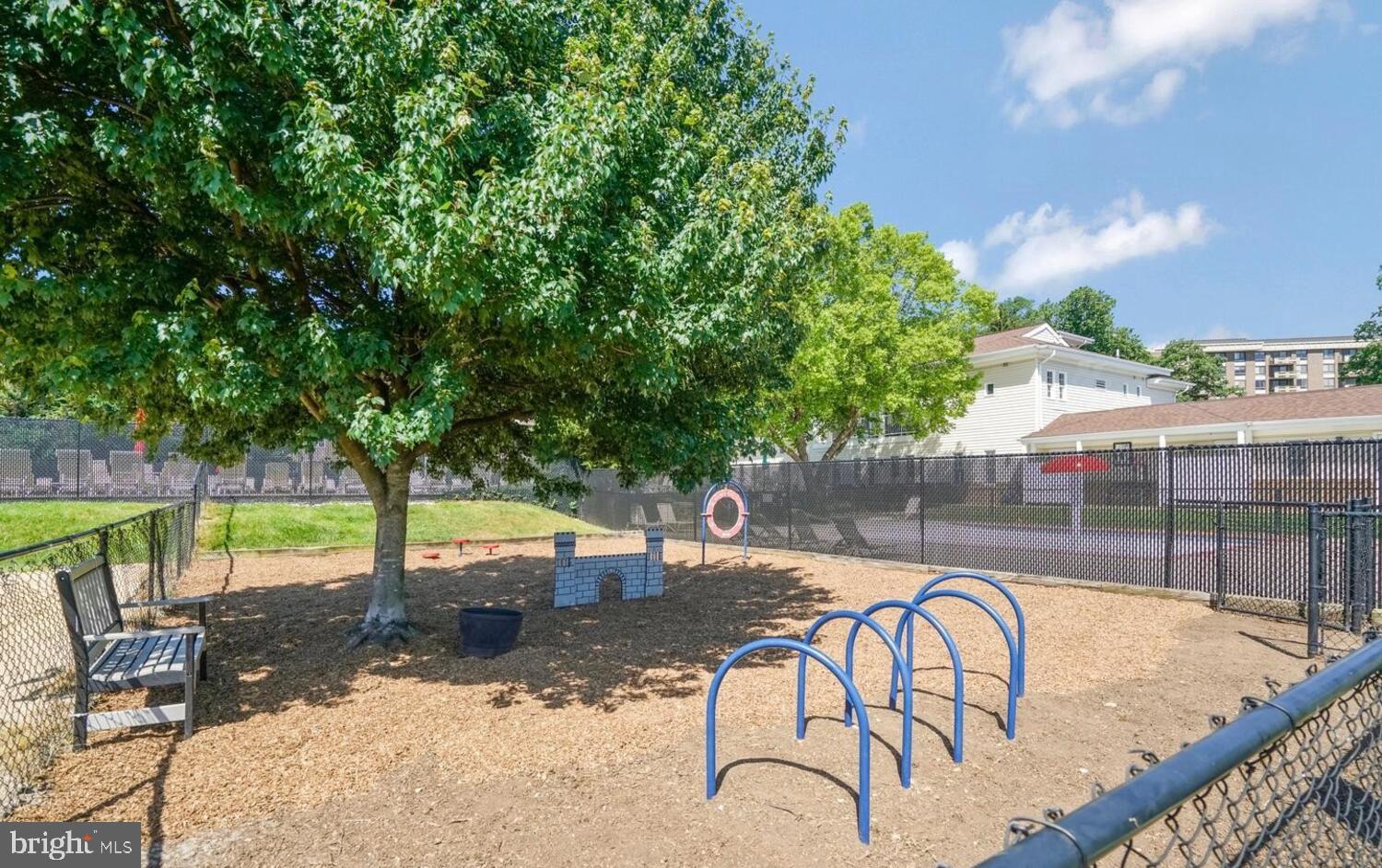 MC LEAN CHASE - Residential