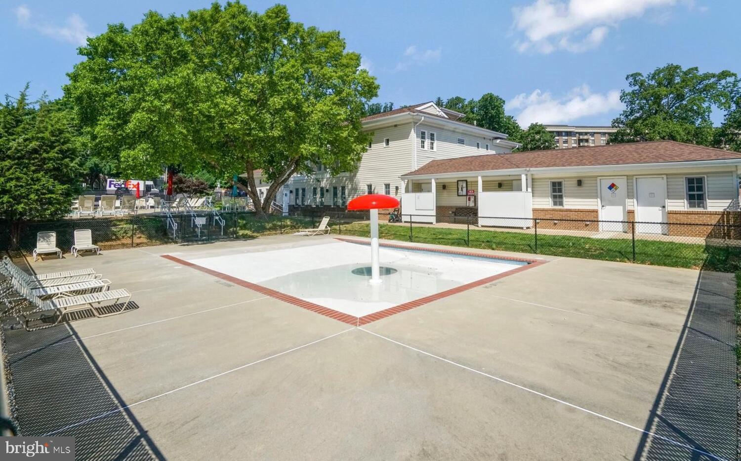 MC LEAN CHASE - Residential