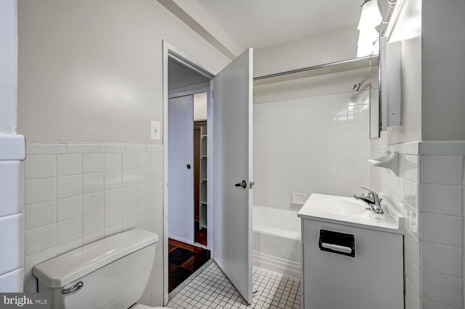 TUSCANY-CANTERBURY - Residential Lease