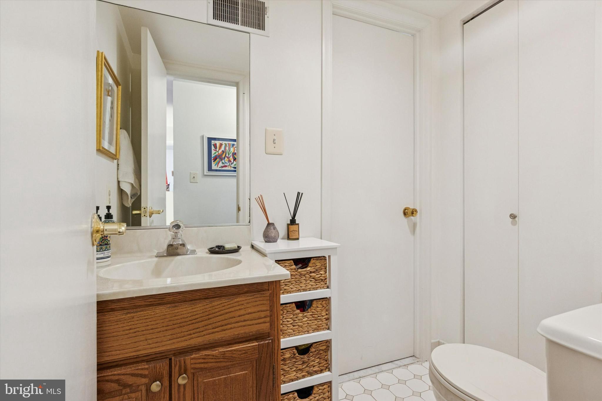 MAYFLOWER SQUARE - Residential