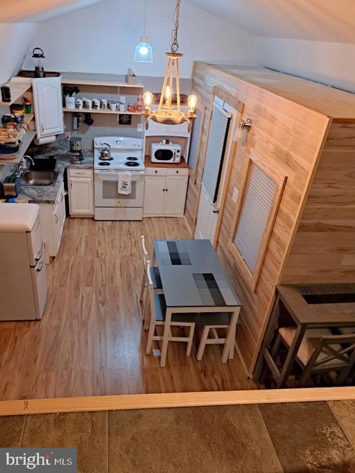 MATHIAS EST - Residential