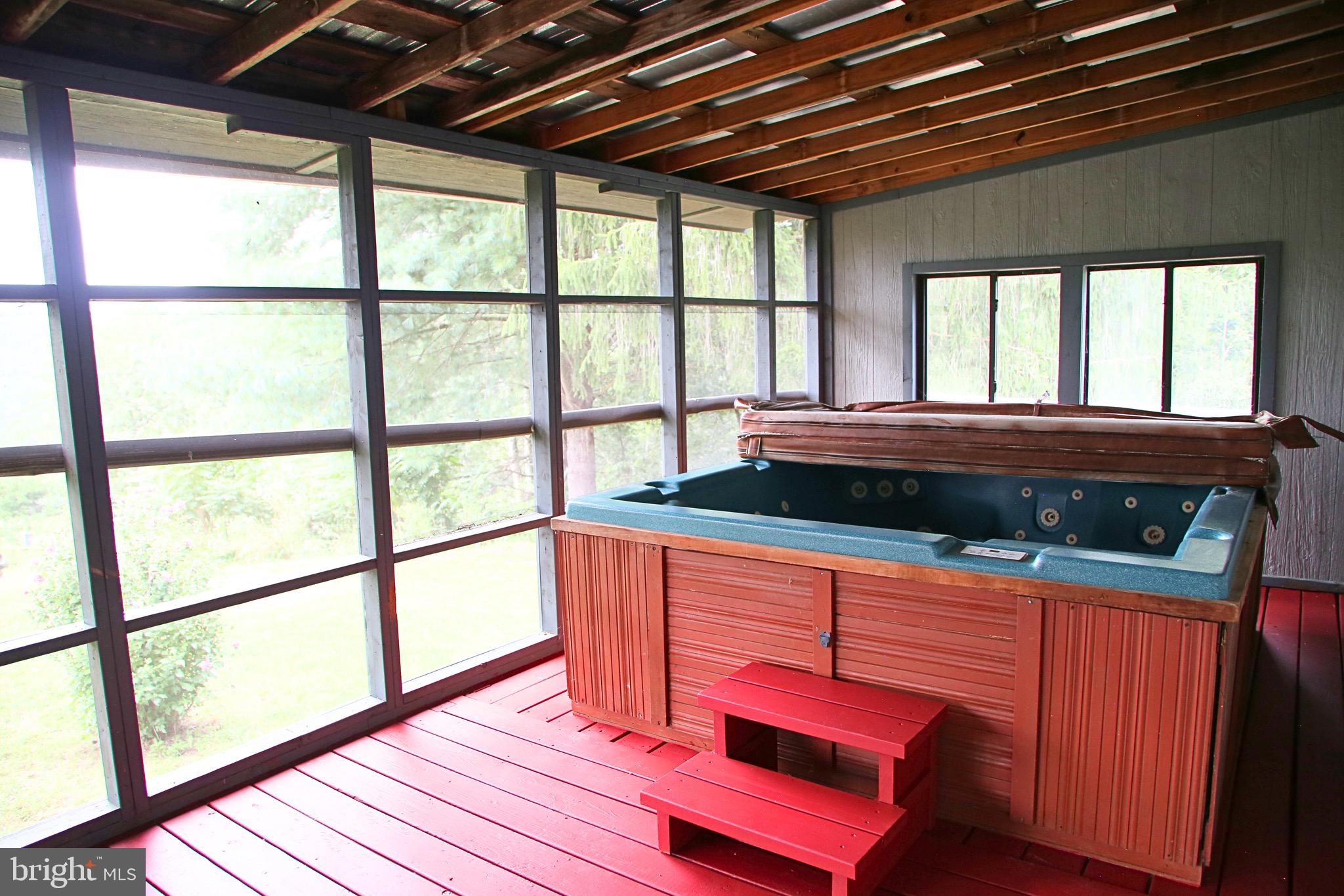 MATHIAS EST - Residential