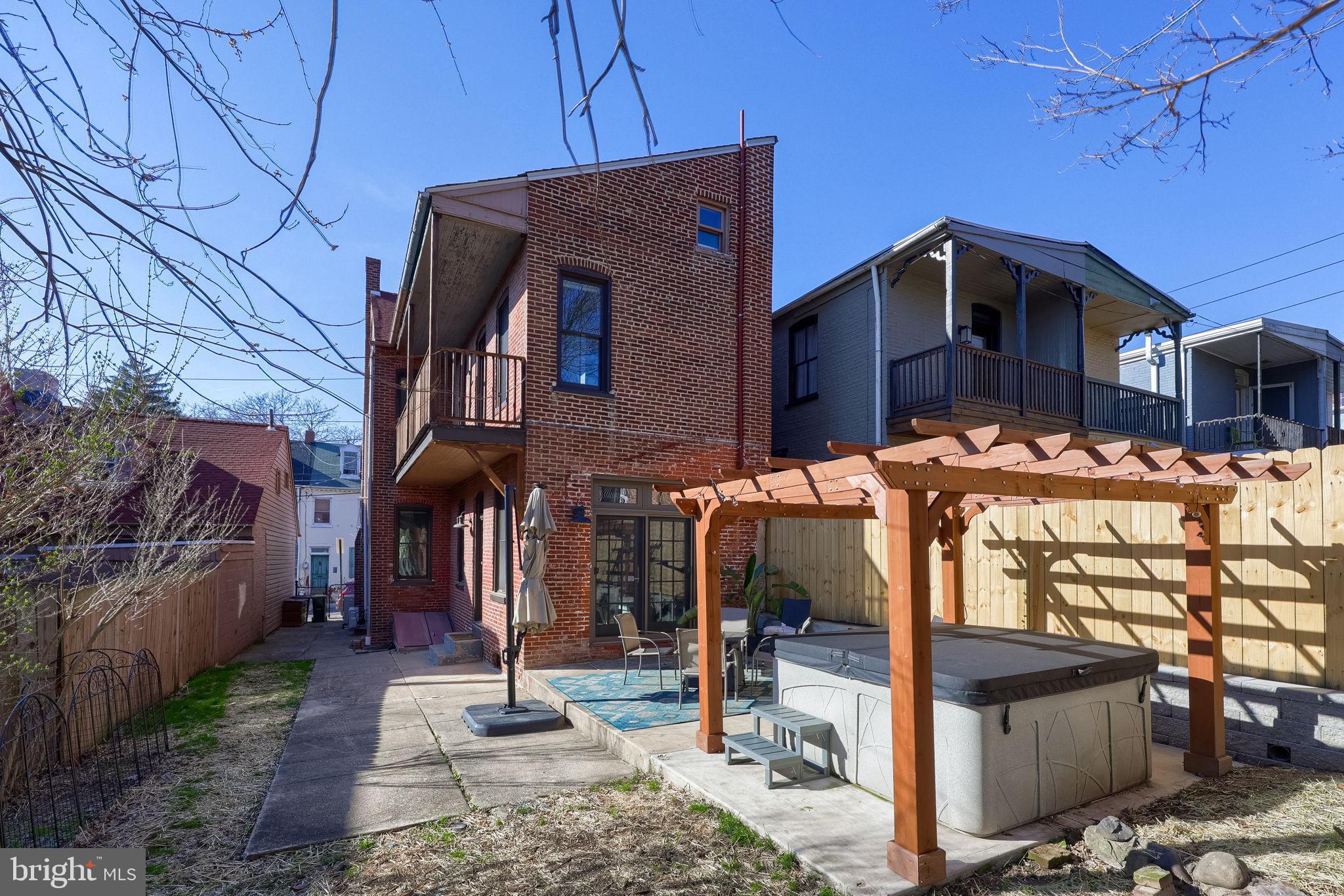 DOWNTOWN LANCASTER - Residential