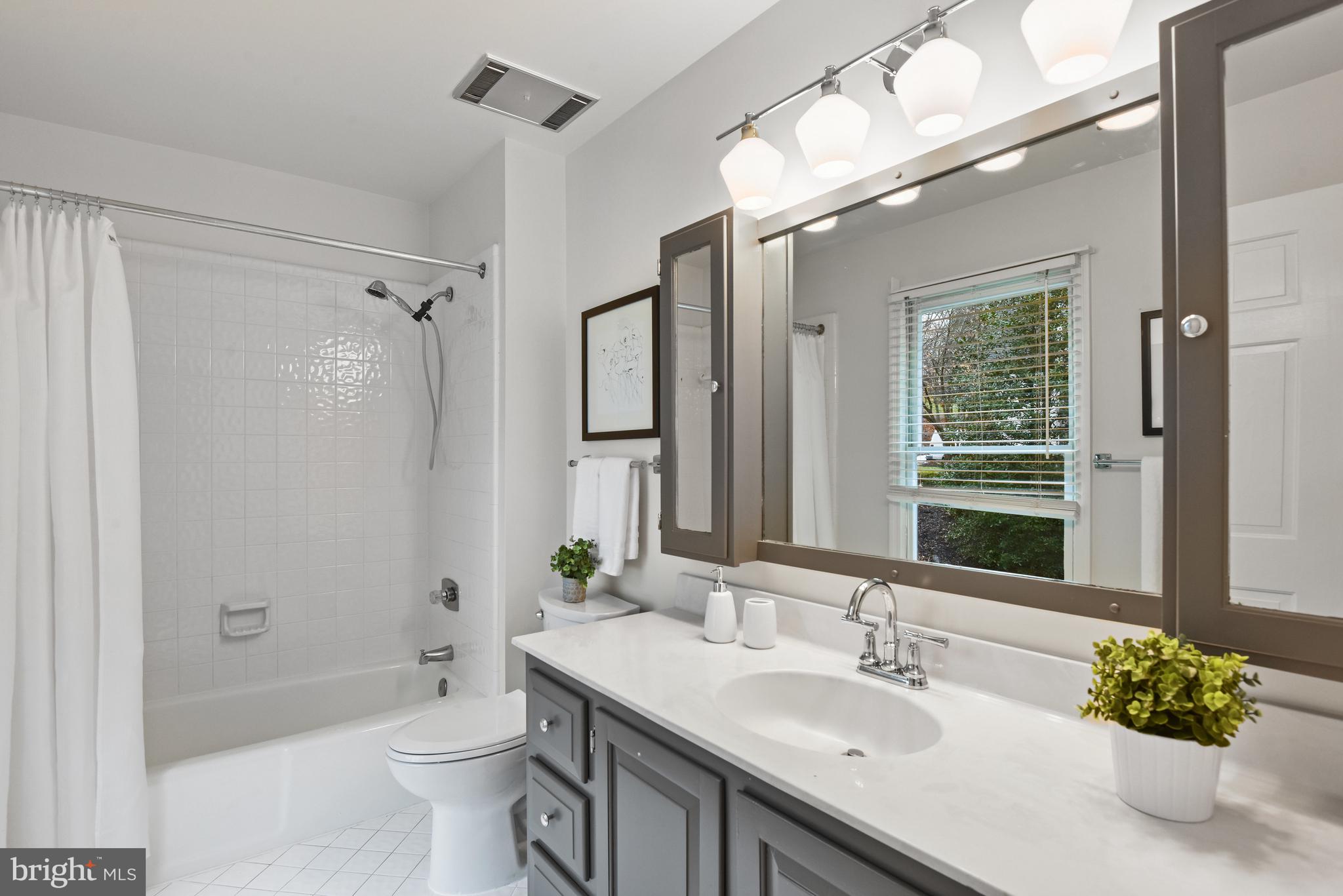 RIVER OAKS - Residential