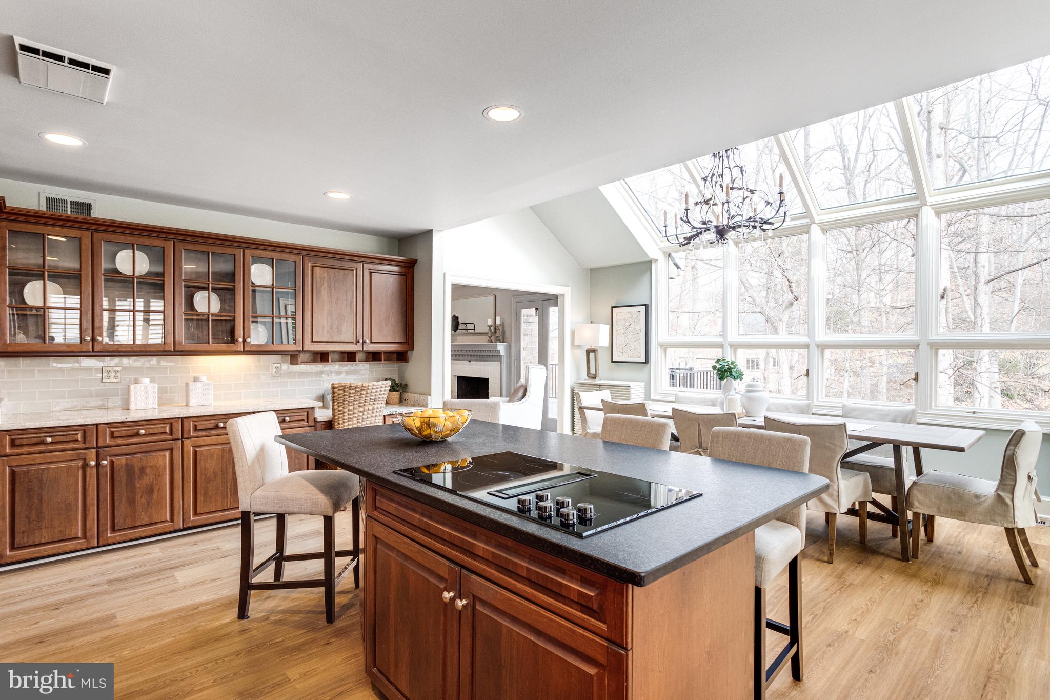 RIVER OAKS - Residential