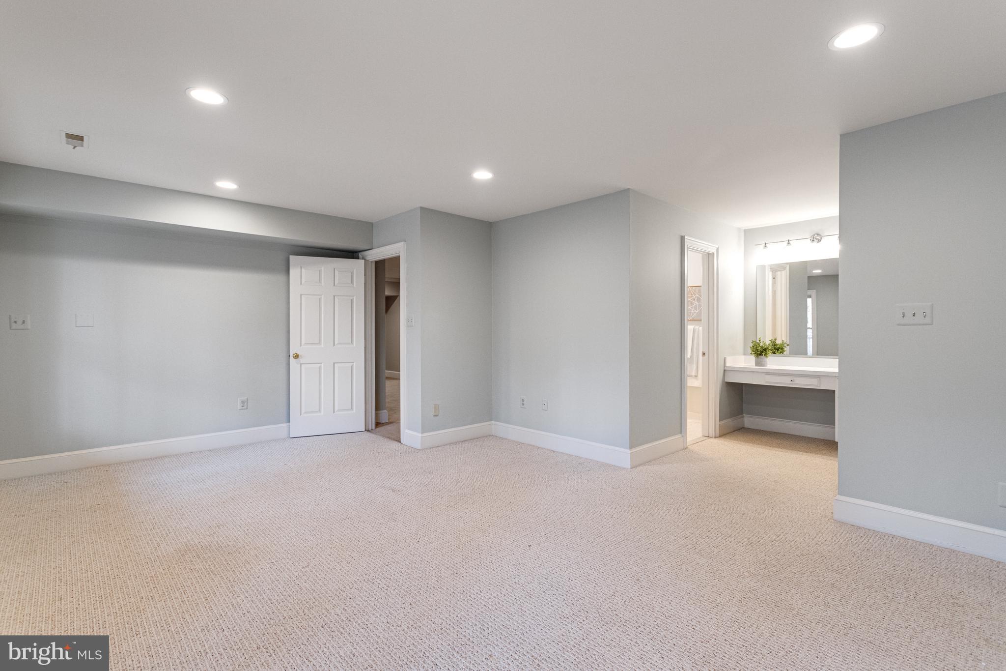 RIVER OAKS - Residential