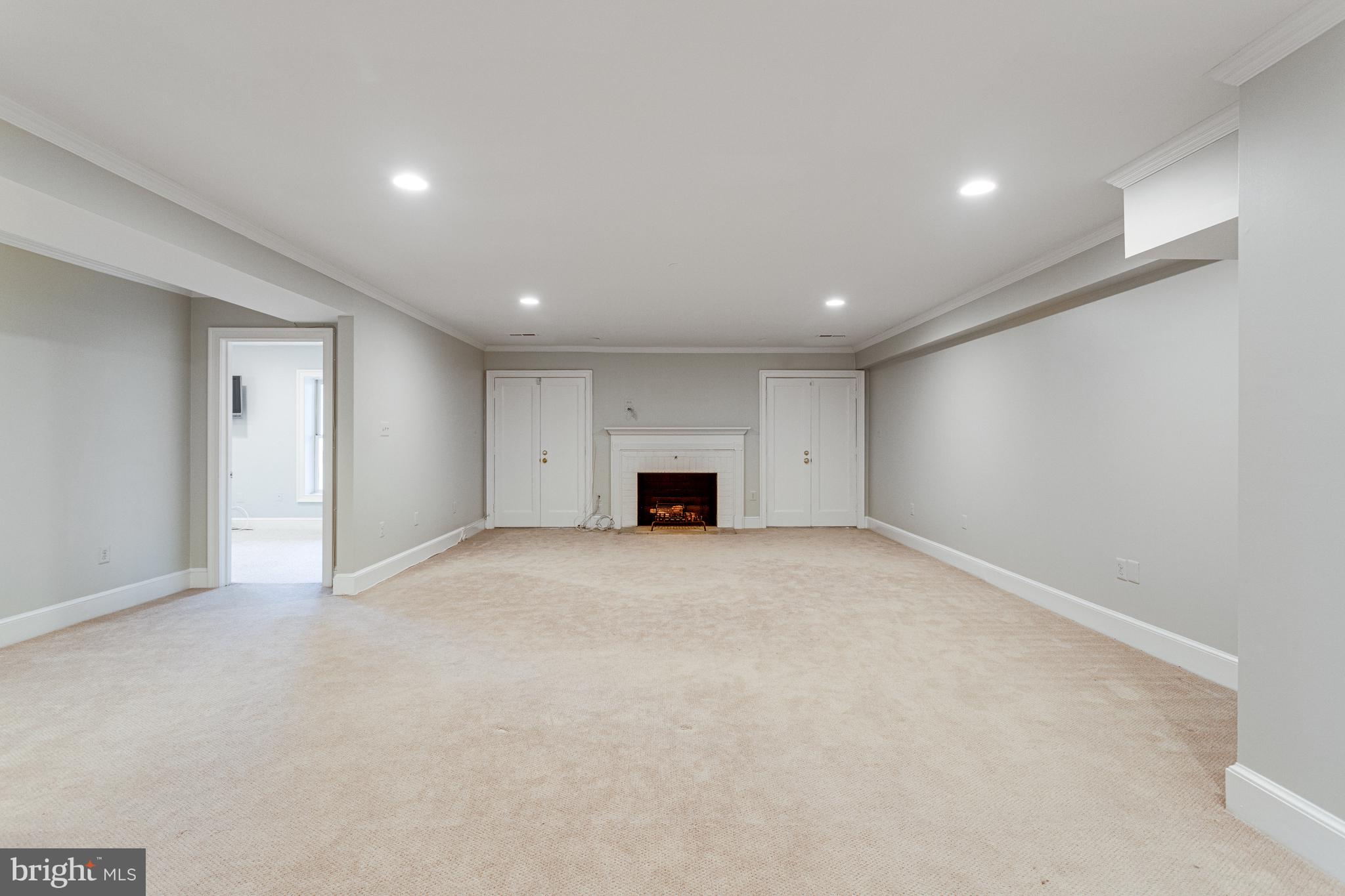 RIVER OAKS - Residential