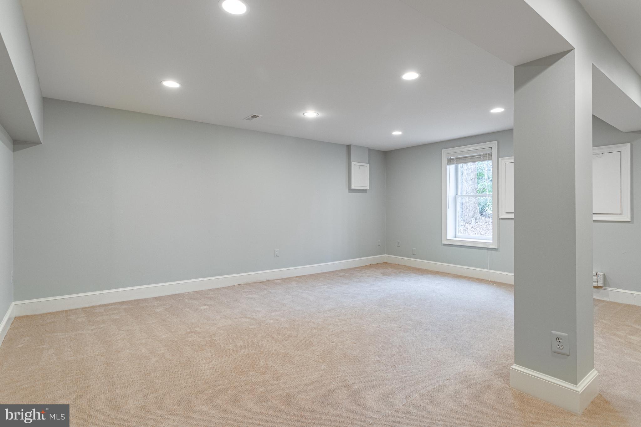 RIVER OAKS - Residential