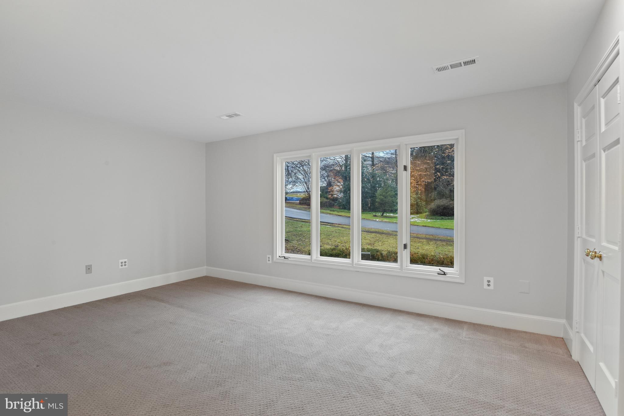 RIVER OAKS - Residential