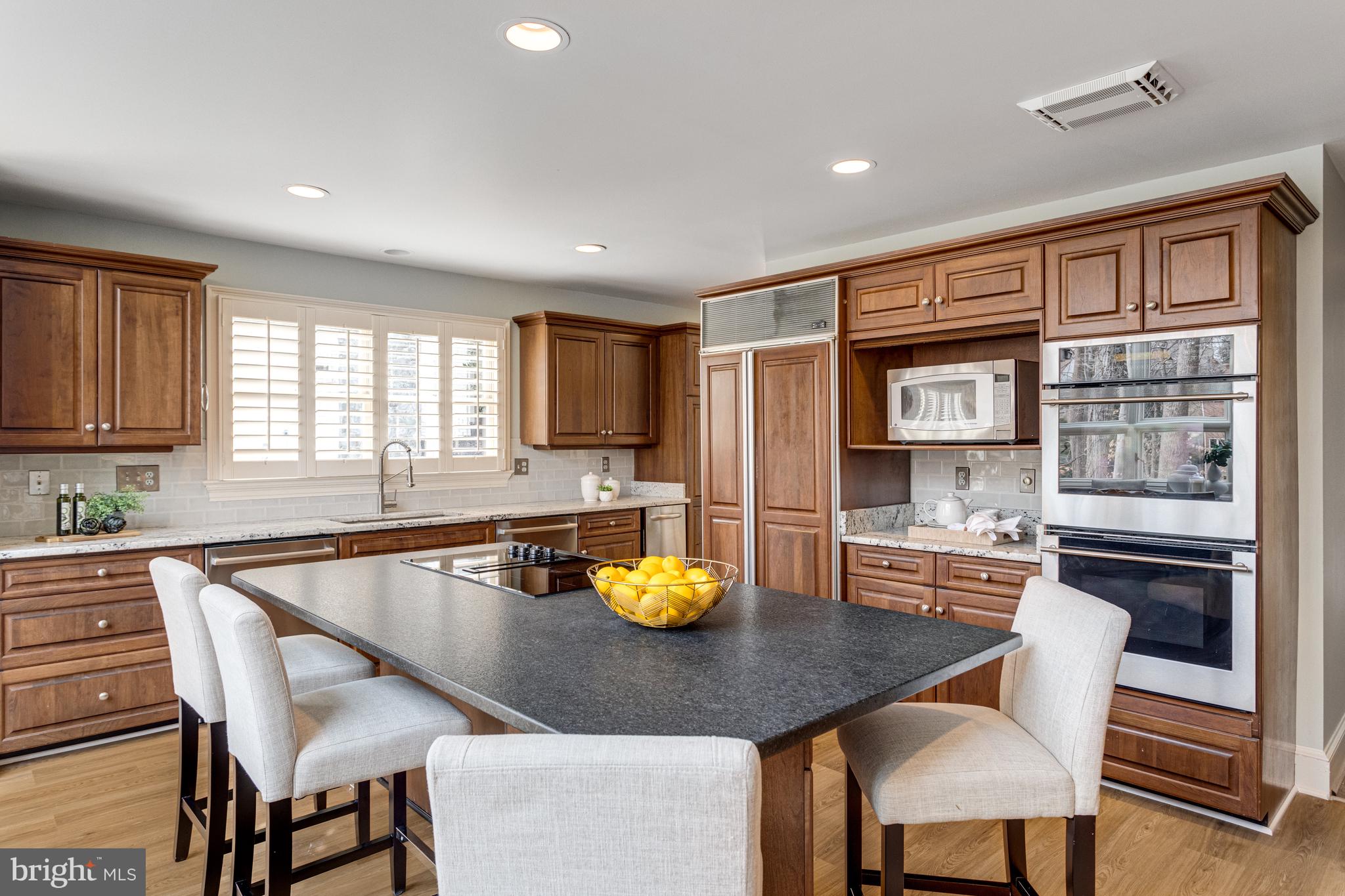 RIVER OAKS - Residential