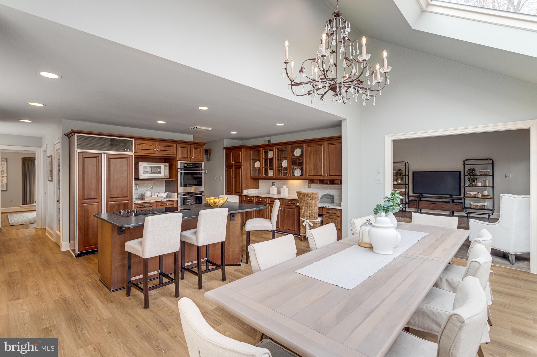 RIVER OAKS - Residential