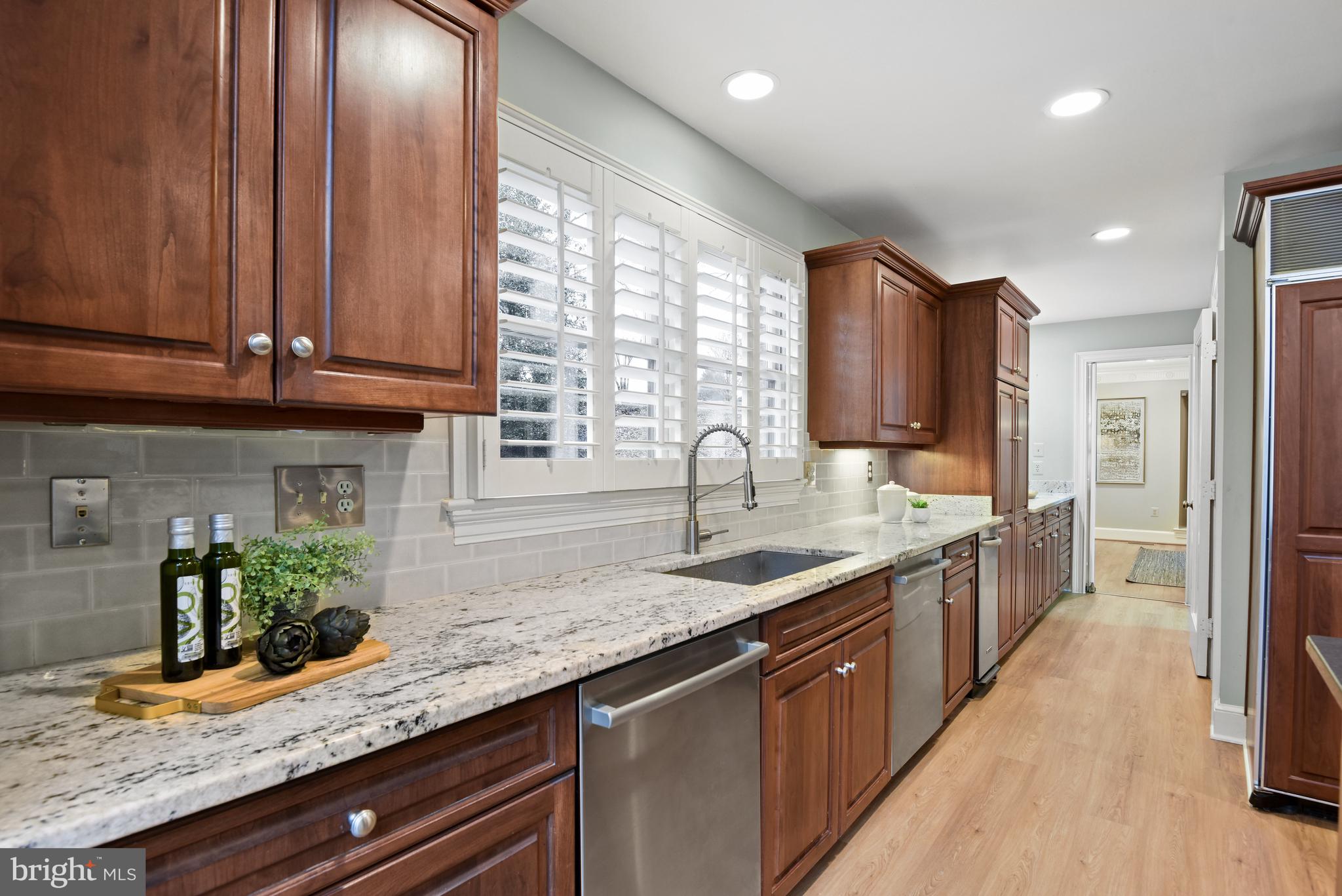 RIVER OAKS - Residential