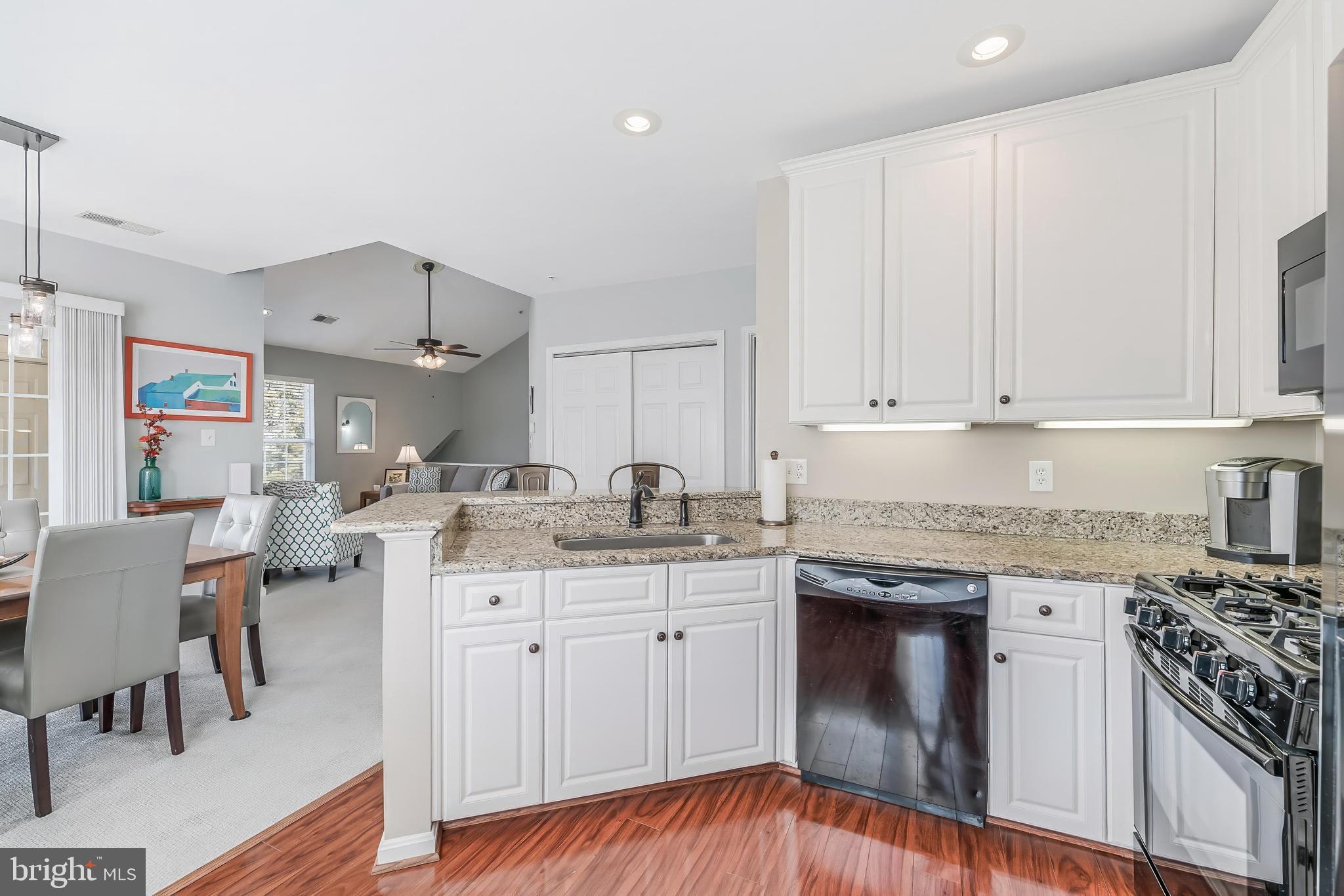 LAKESIDE AT SOUTH RIDING - Residential