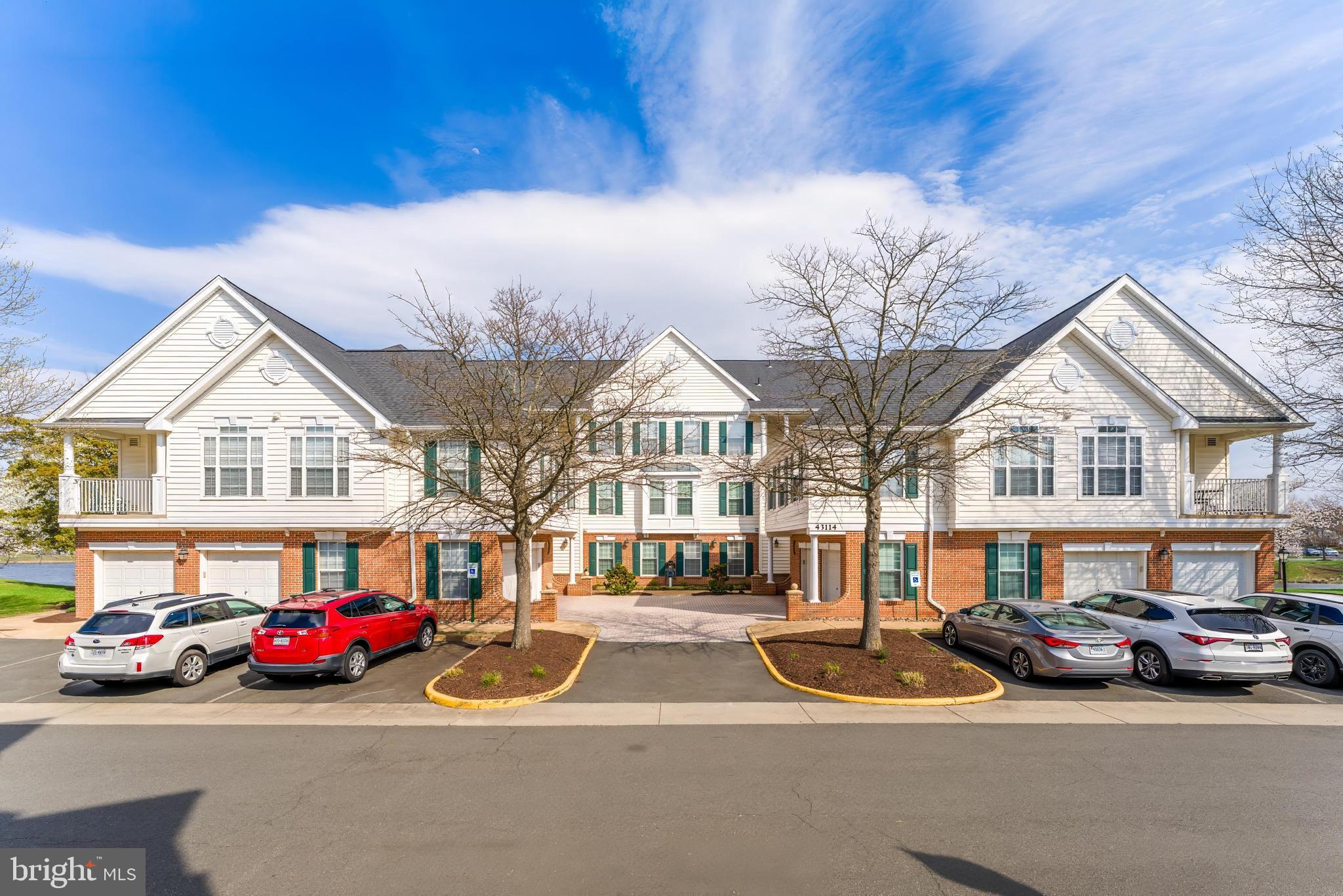 LAKESIDE AT SOUTH RIDING - Residential