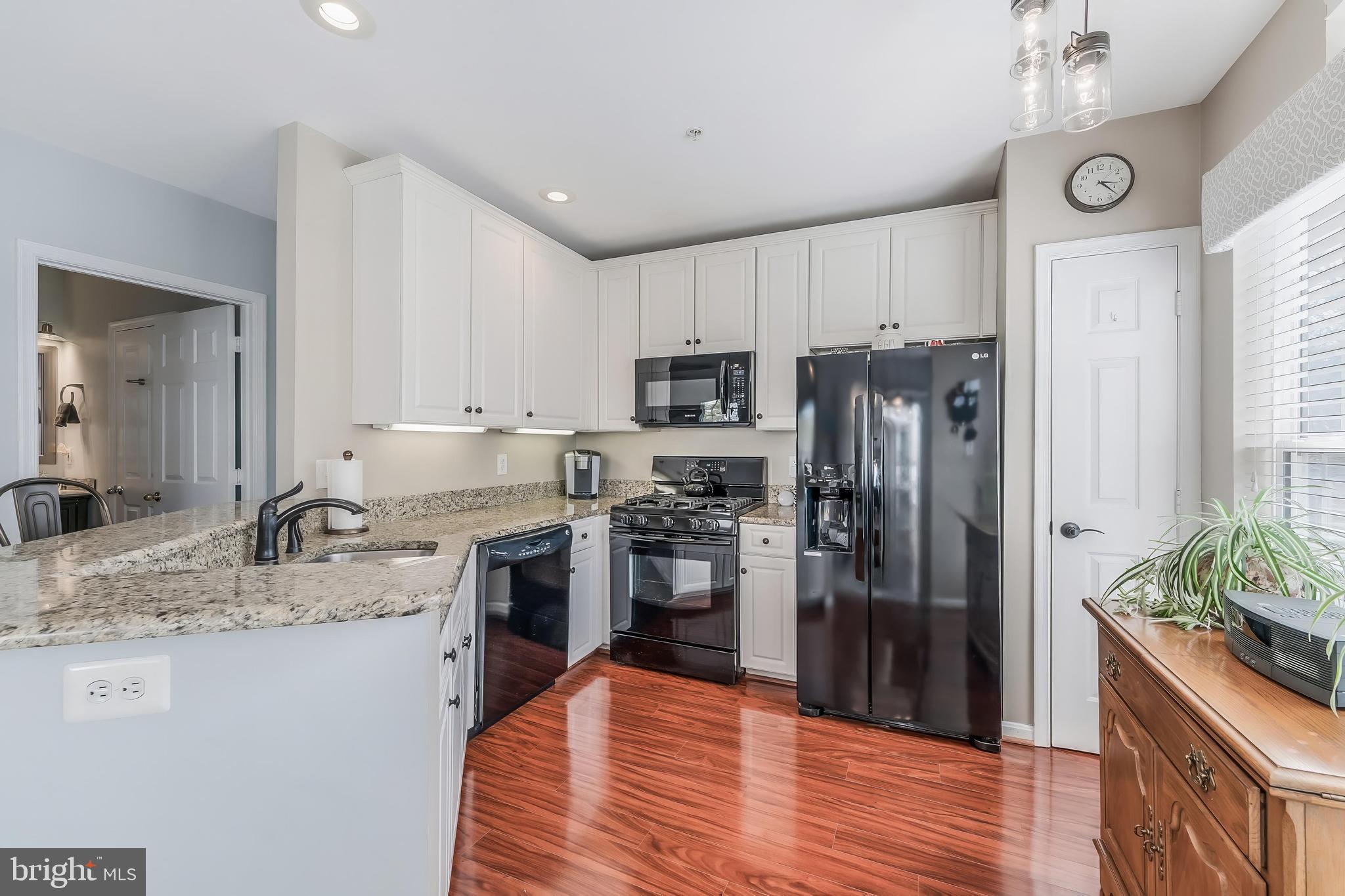 LAKESIDE AT SOUTH RIDING - Residential