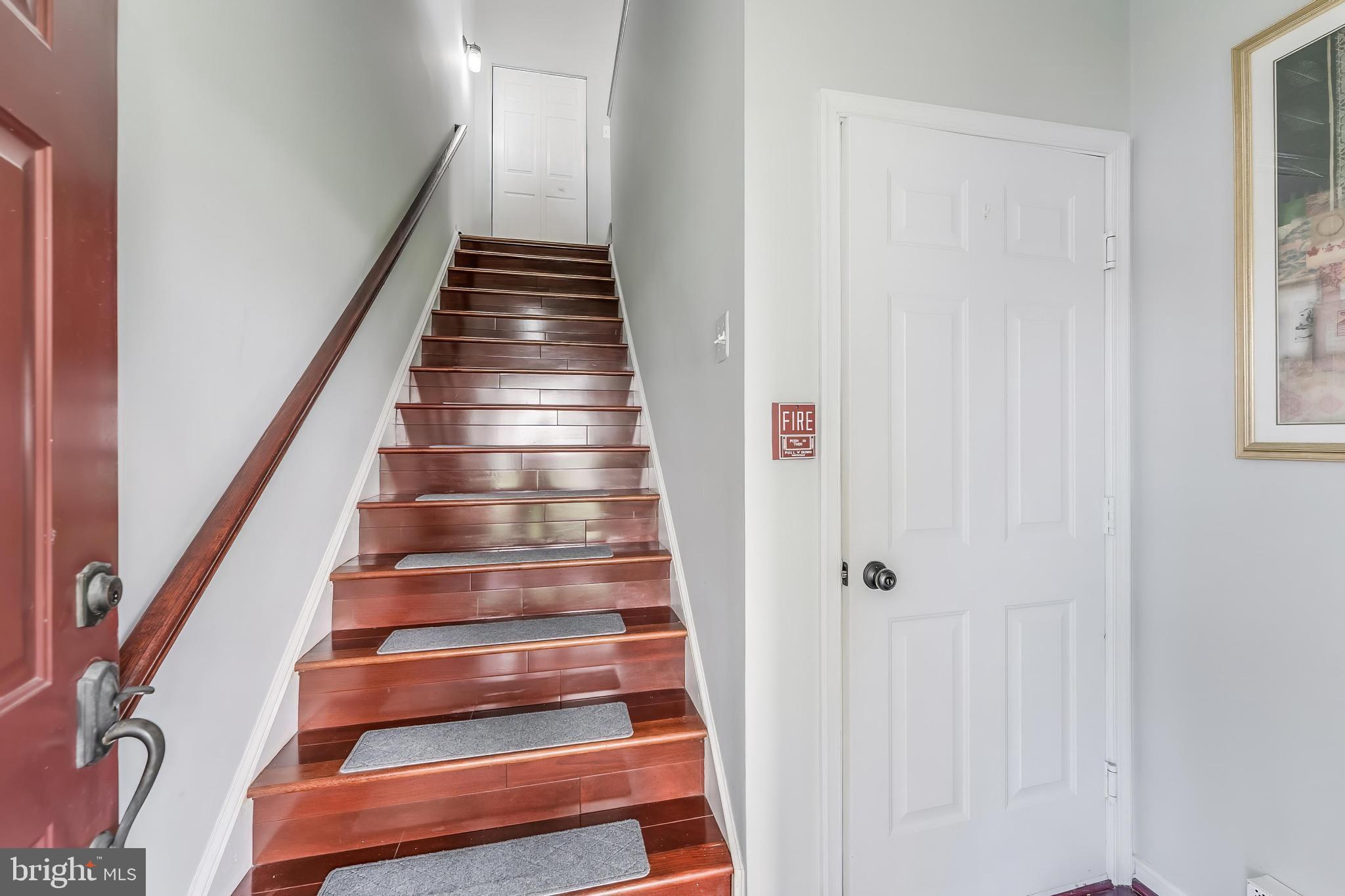 LAKESIDE AT SOUTH RIDING - Residential