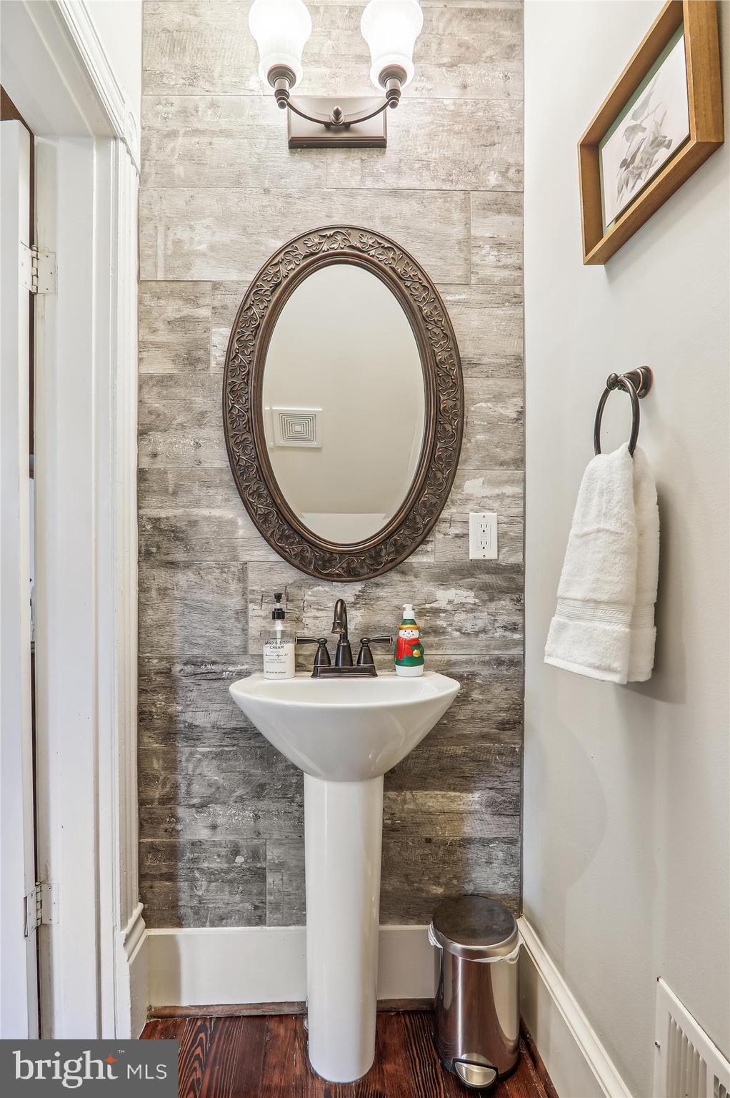 NORTH KENSINGTON - Residential