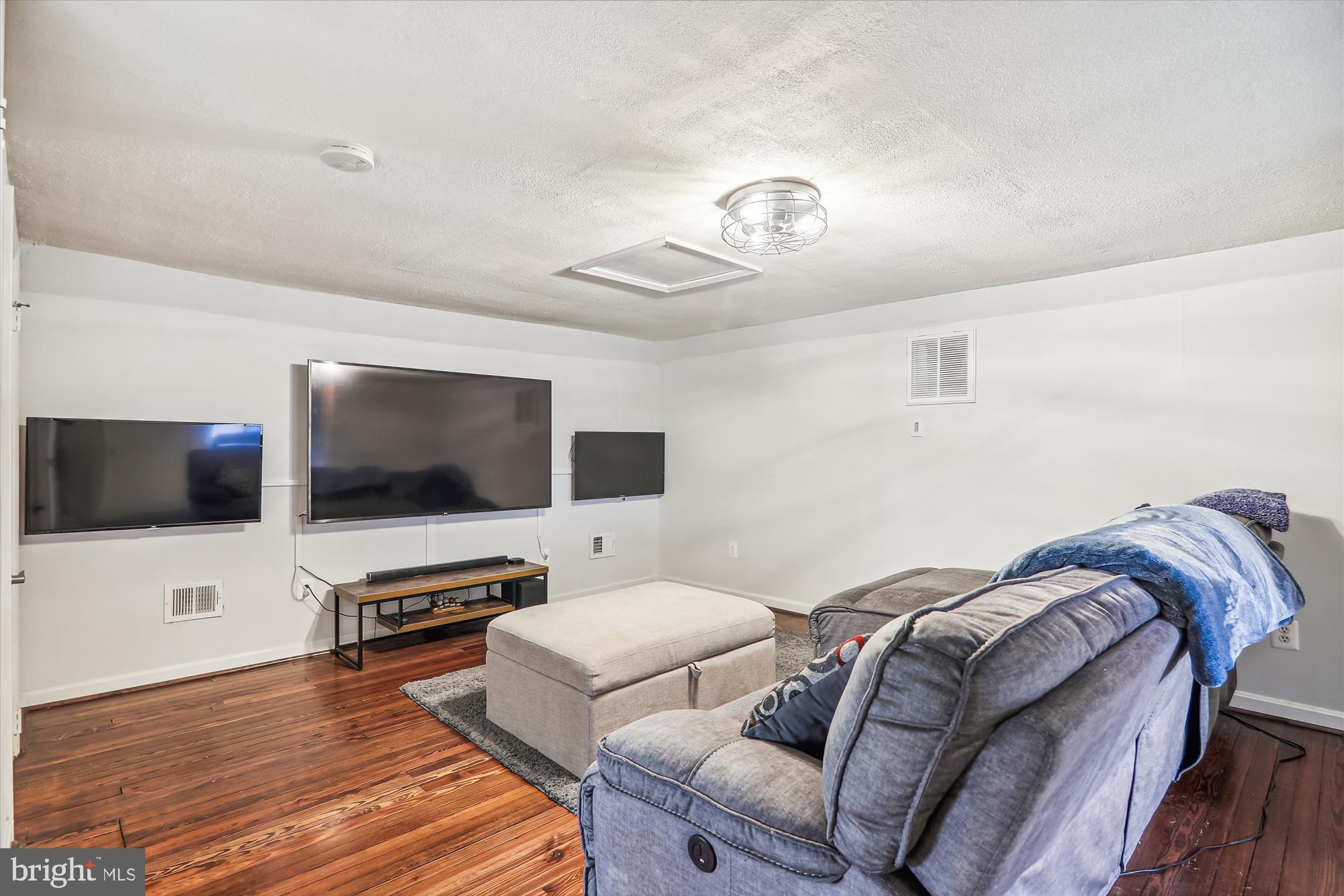 NORTH KENSINGTON - Residential