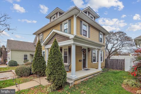 Photo of 3703 Lawrence Avenue, Kensington, MD 20895 (MLS # MDMC2114402)