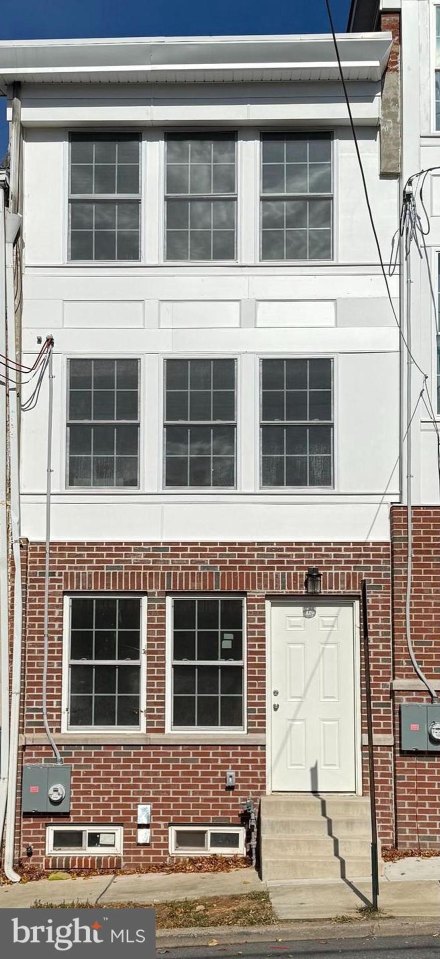 City living at it's Best! Come see this stunning affordable three story. 3 bedroom and 2.5 bathrooms. The 
City living at it's Best! Come see this stunning affordable three story. 3 bedroom and 2.5 bathrooms. The kitchen boasts of all stainless steel appliances. You can walk out the sliding door onto a second floor "outside oasis" deck that is perfect for morning coffee or reading a book. "Bedrooms"  The primary bedroom has an abundance of closet space and a private en-suite bathroom. with 2 additional bedrooms offering space for guests, a home office or a personal gym. "Prime Location" Convenient to downtown Wilmington and major highways, offering easy access to shopping centers, dining options and top rated schools. "Additional Amenities" This home has a one-car garage, vinyl plank flooring in all rooms, except baths (ceramic tile), central air conditioning, second floor laundry closet, ceiling fans, LED light fixtures throughout.

Buyer must be an owner occupant and annual household income should be 80% or less than the median income for New Castle County and agree to a 10 Year Retention Agreement before viewing the house.

This house is in a geographic area which may result in the buyer being eligible for special loan programs which may provide additional  financial assistance to buyers.