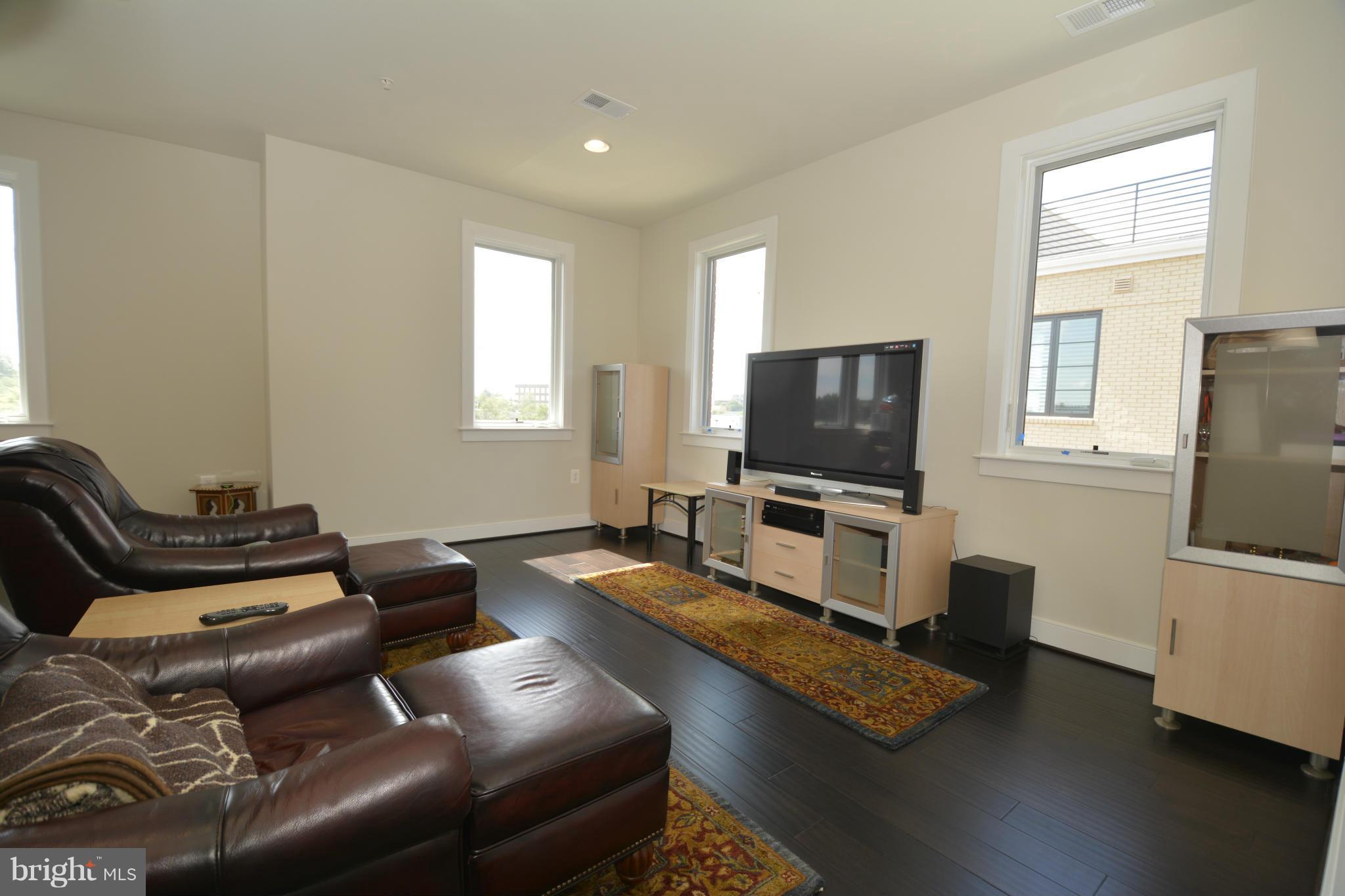 POTOMAC YARD - Residential Lease