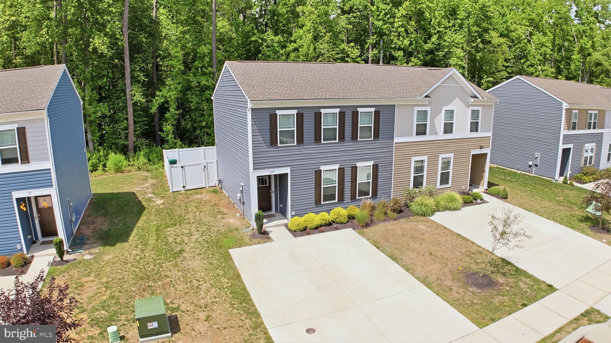 329 CURRANT CIRCLE