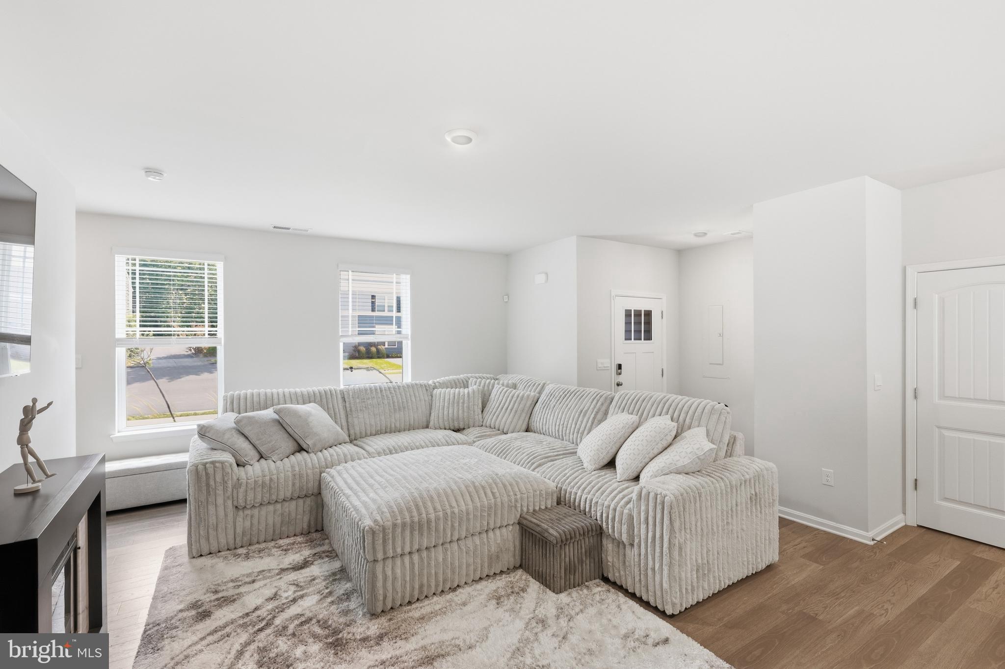 329 CURRANT CIRCLE