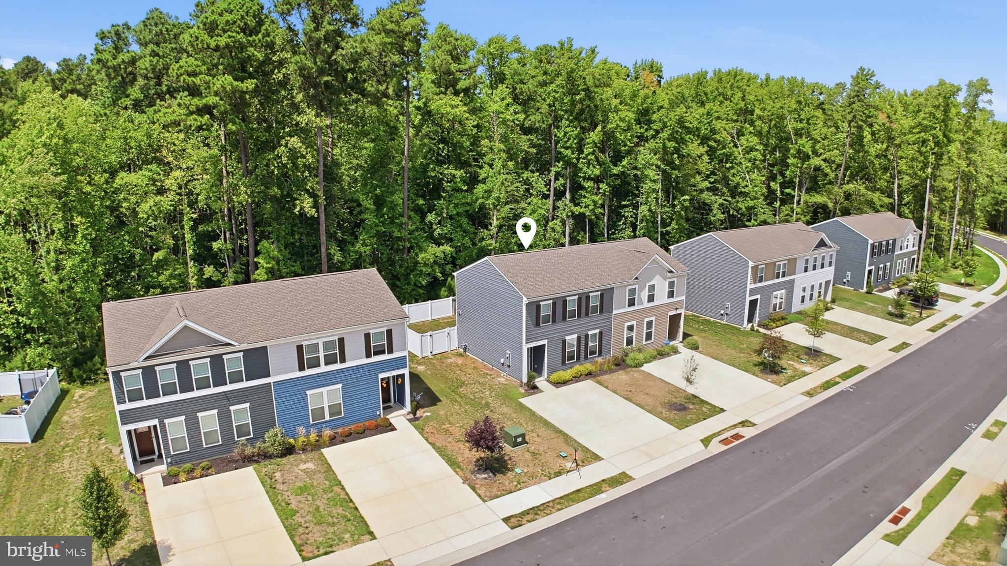 329 CURRANT CIRCLE
