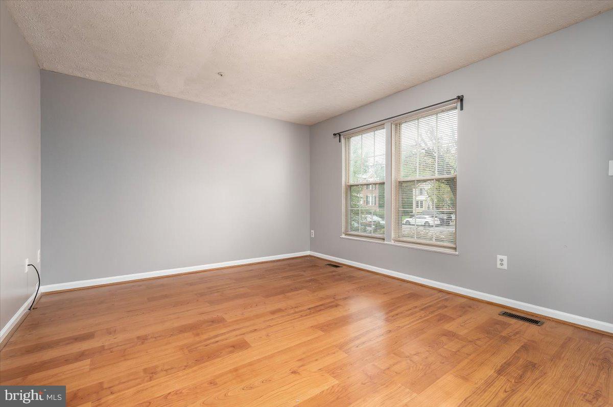 963 CHESTNUT MANOR COURT