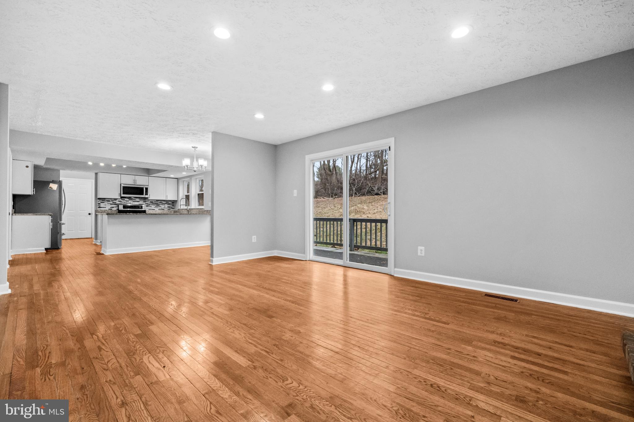 915 CYPRESS POINT CIRCLE