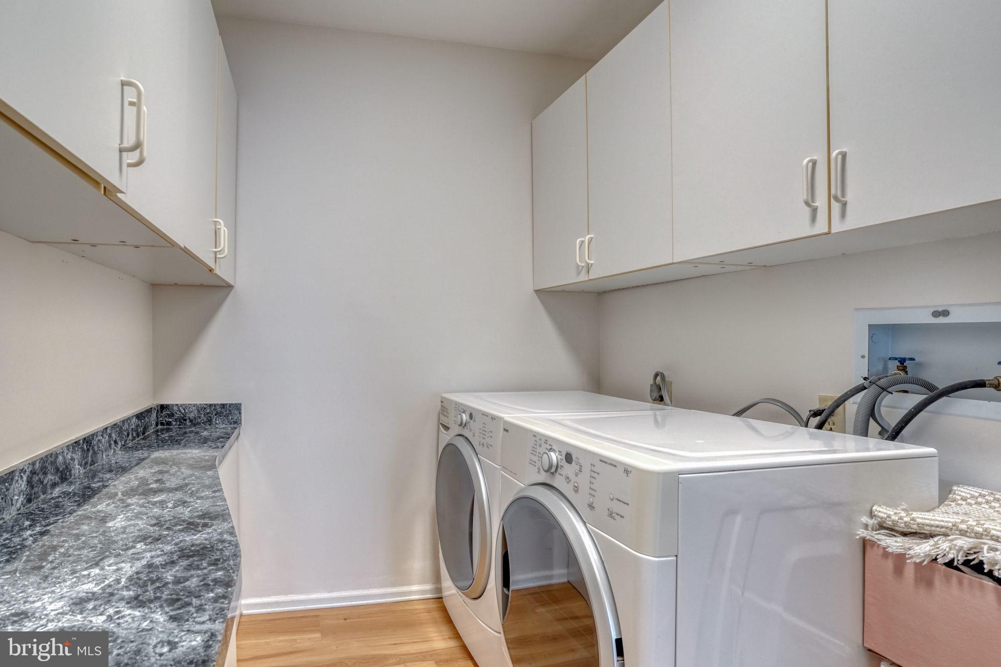 HUNTERS POINTE - Residential