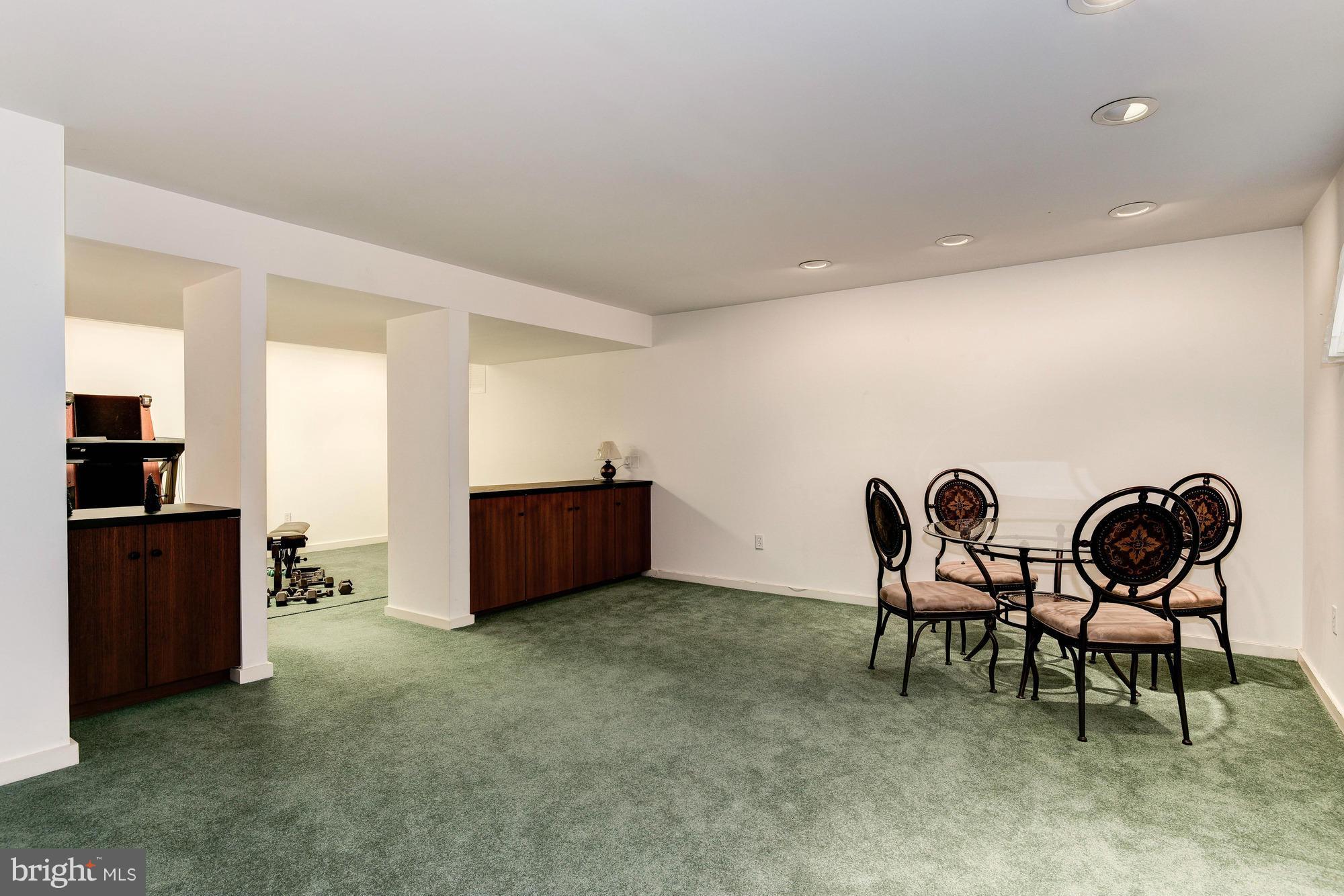 WINDSOR HILLS - Residential