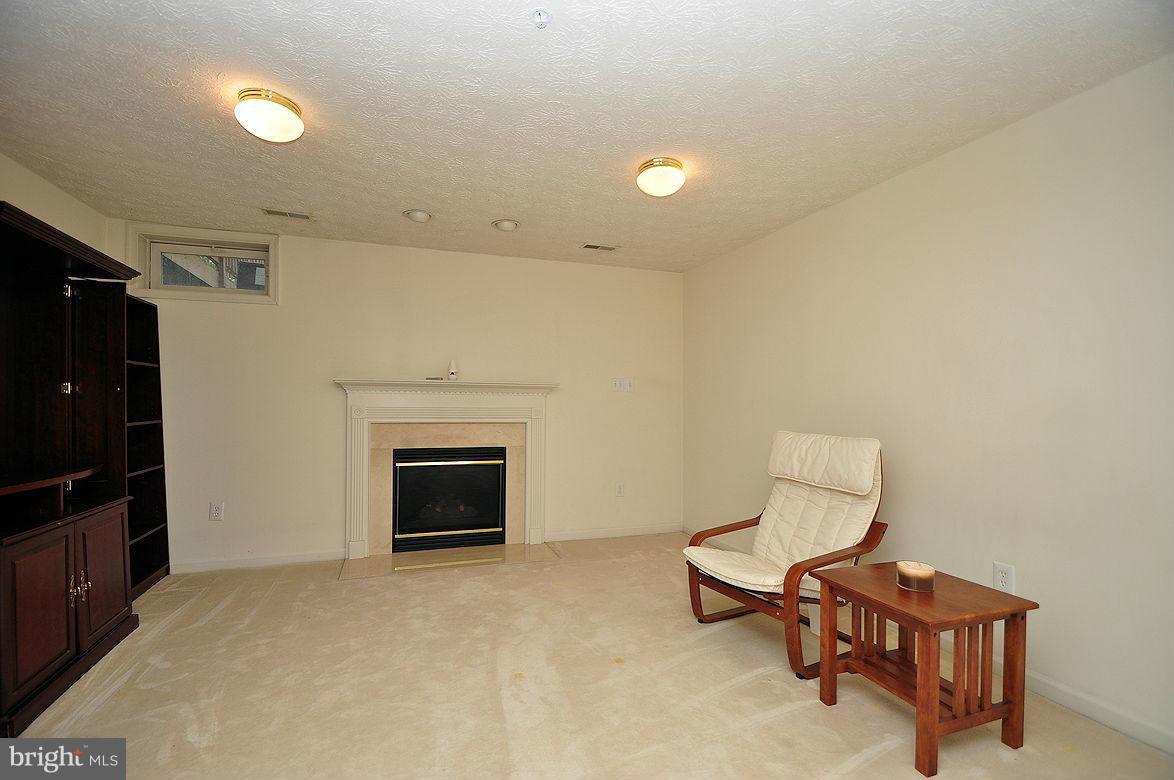 VILLAGE OF PAINTERS MILL - Residential Lease