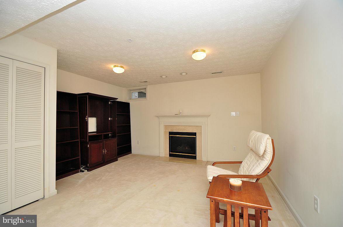 VILLAGE OF PAINTERS MILL - Residential Lease