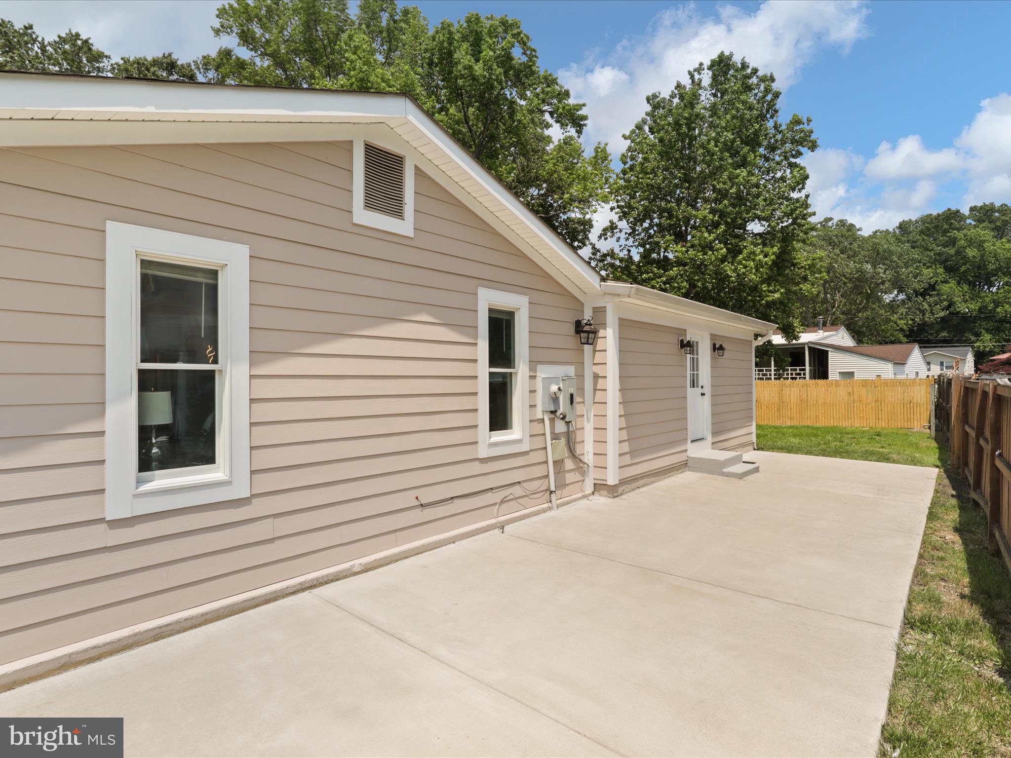 8211 HOCKING PLACE