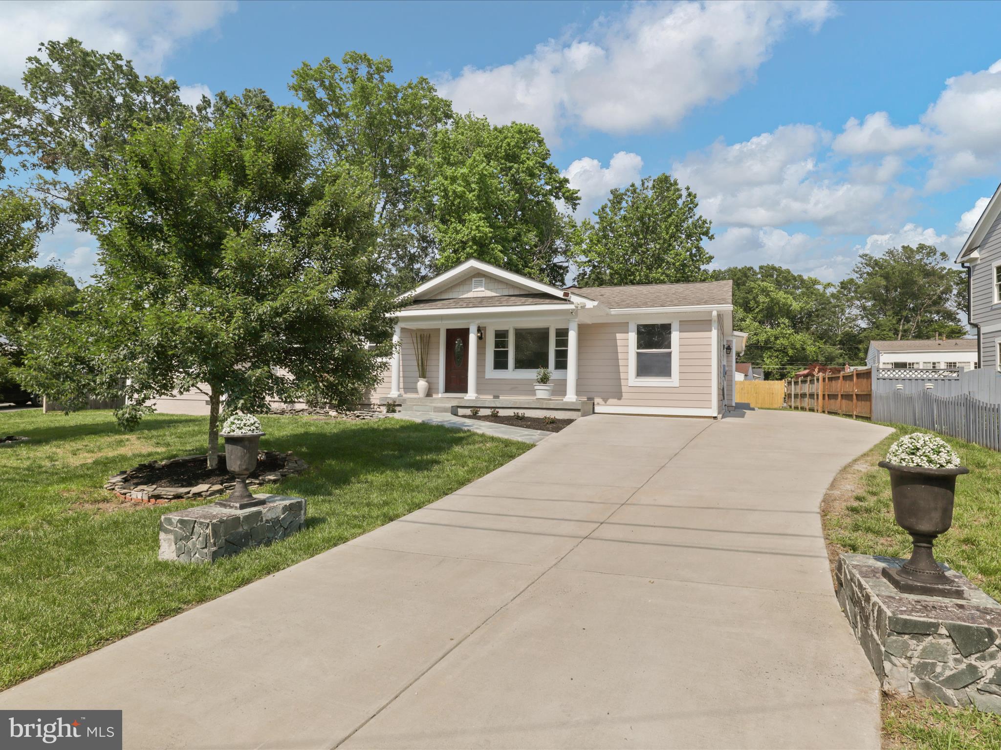 8211 HOCKING PLACE