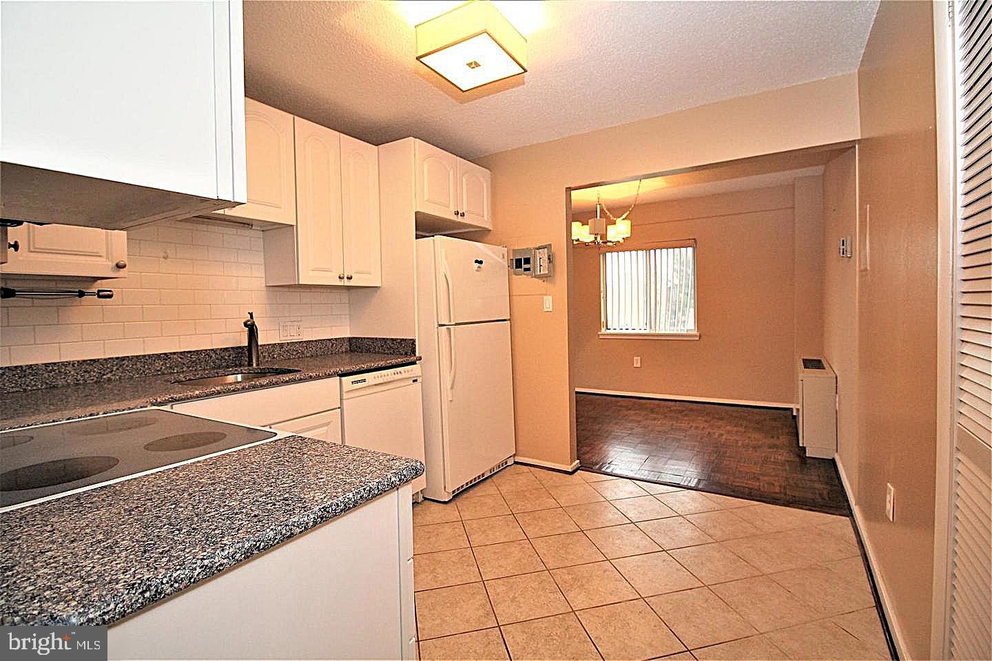 LAKESIDE TERRACE - Residential