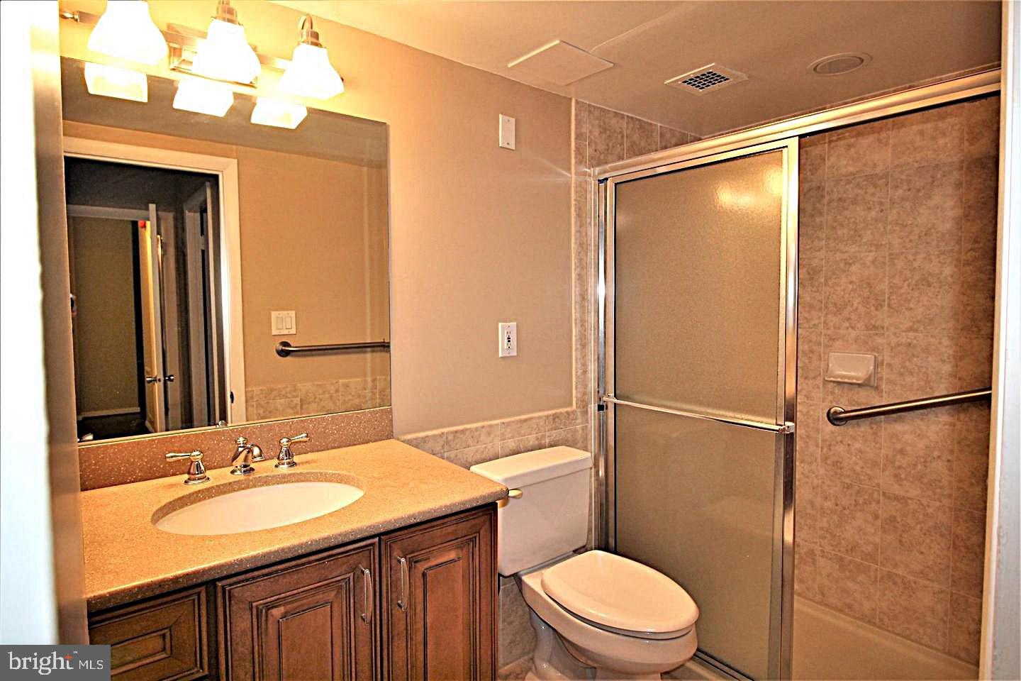 LAKESIDE TERRACE - Residential