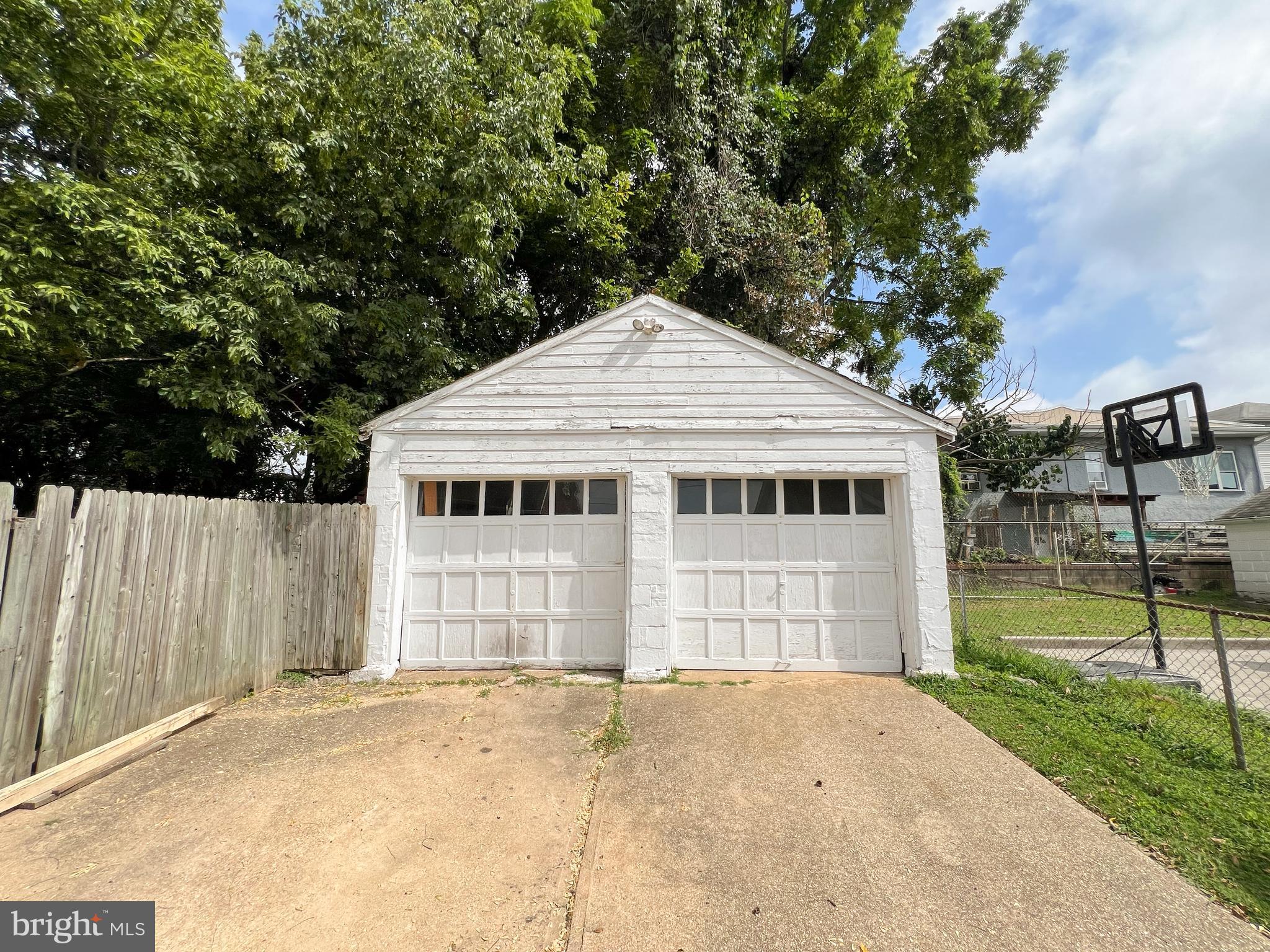 209 LOREWOOD AVENUE