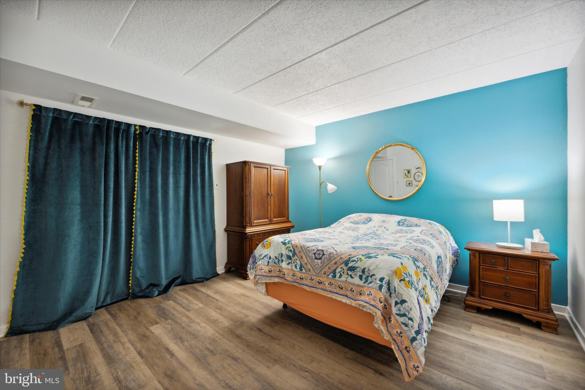 GREEN TREE SUMMIT - Residential