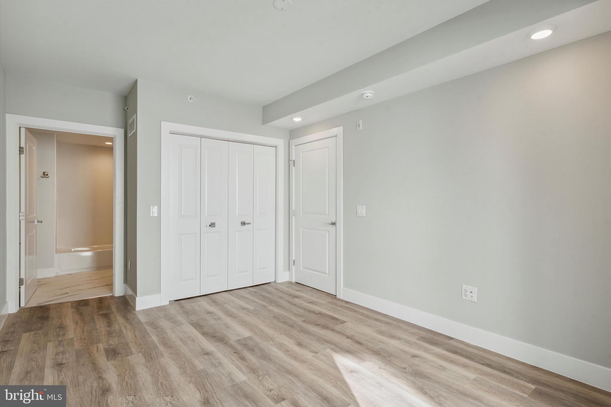 OLDE KENSINGTON - Residential Lease