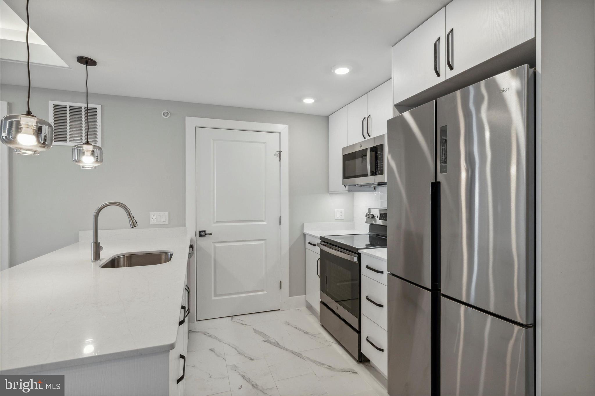 OLDE KENSINGTON - Residential Lease