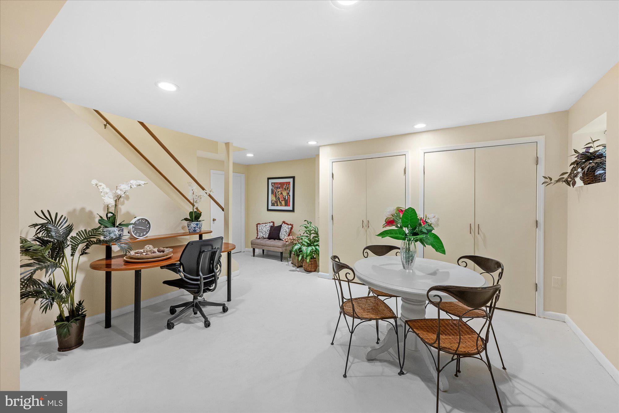 PINE KNOLLS - Residential