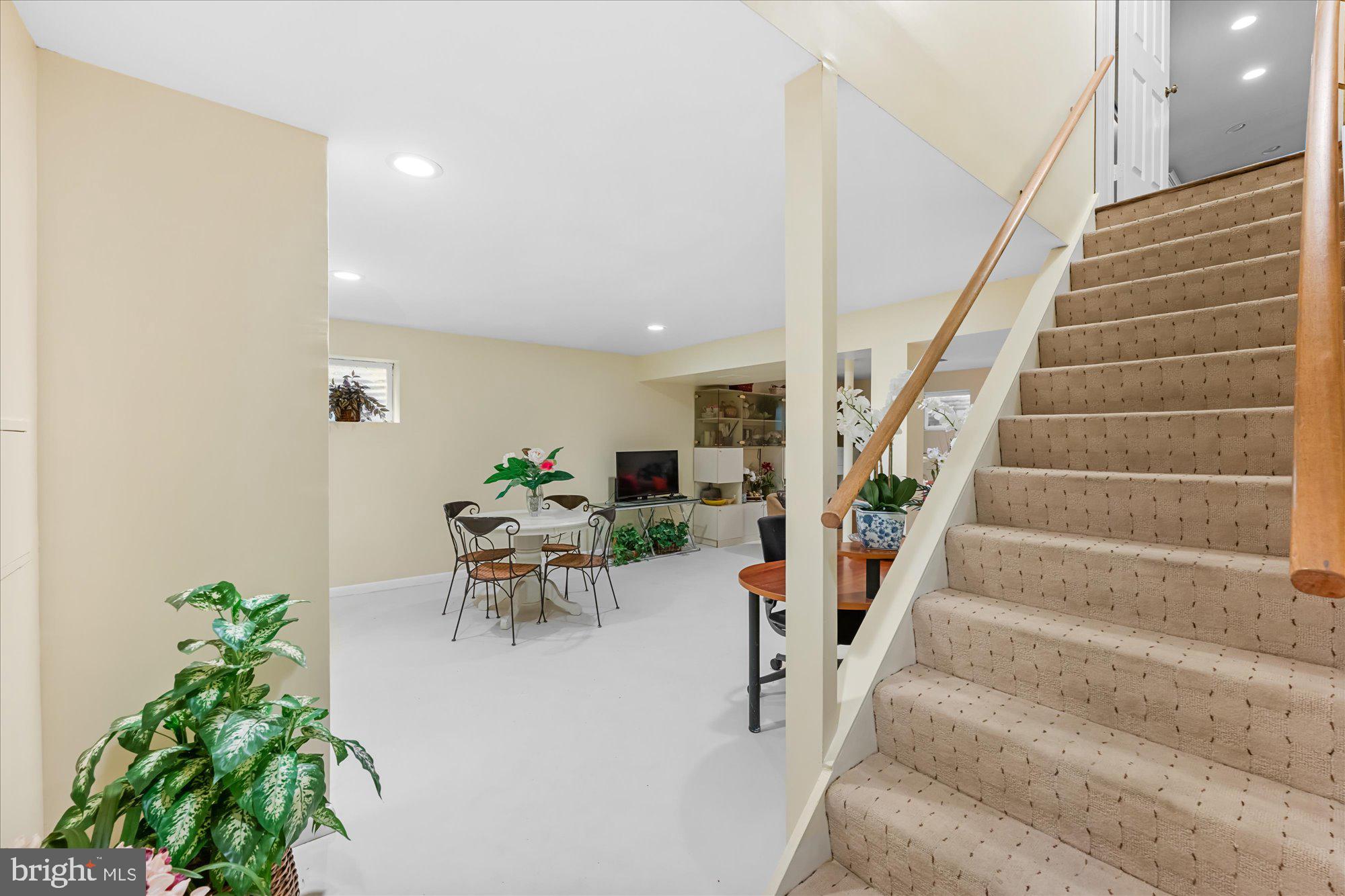 PINE KNOLLS - Residential