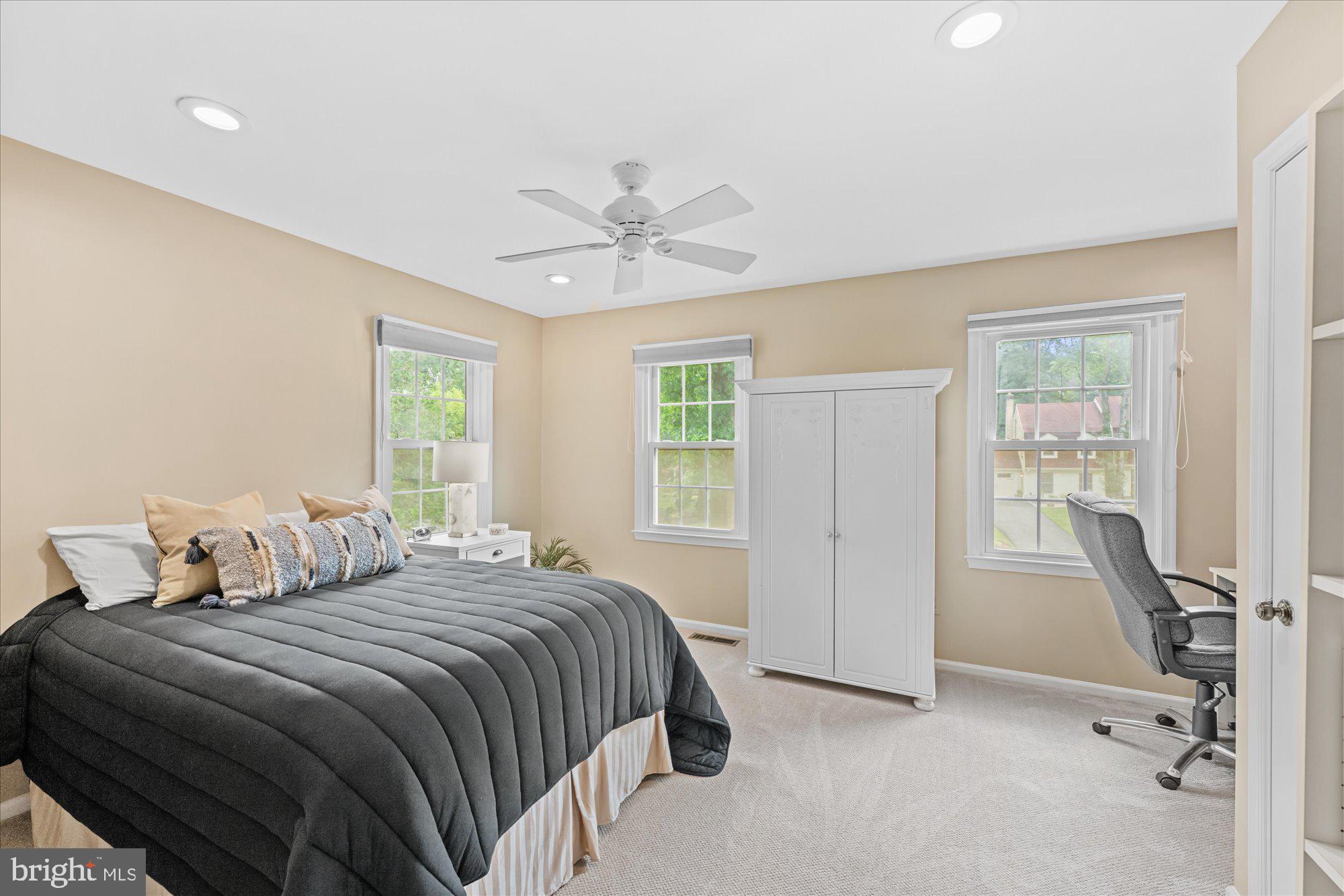 PINE KNOLLS - Residential